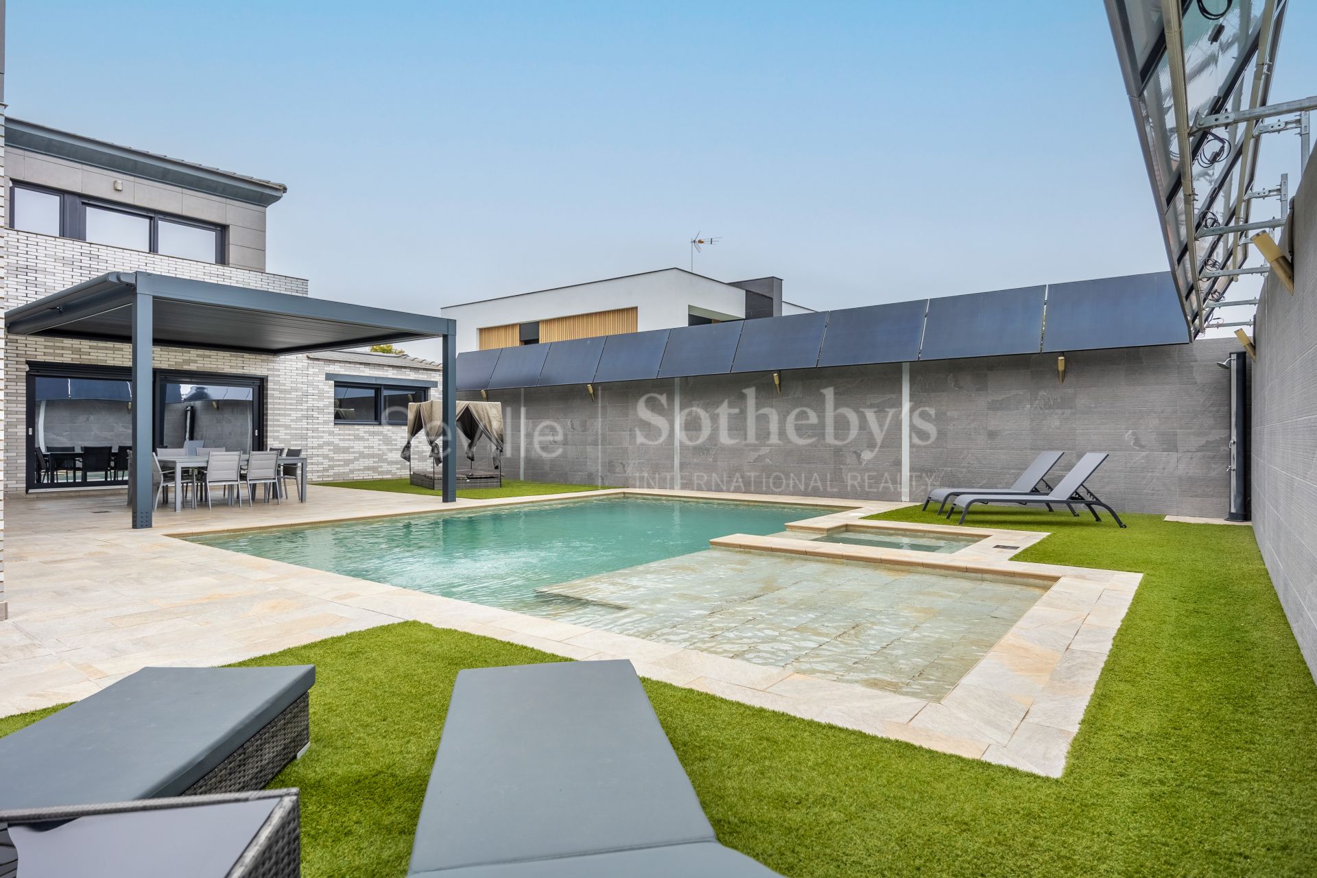 Propiedad independiente en la urbanización de Olivar de Quintos