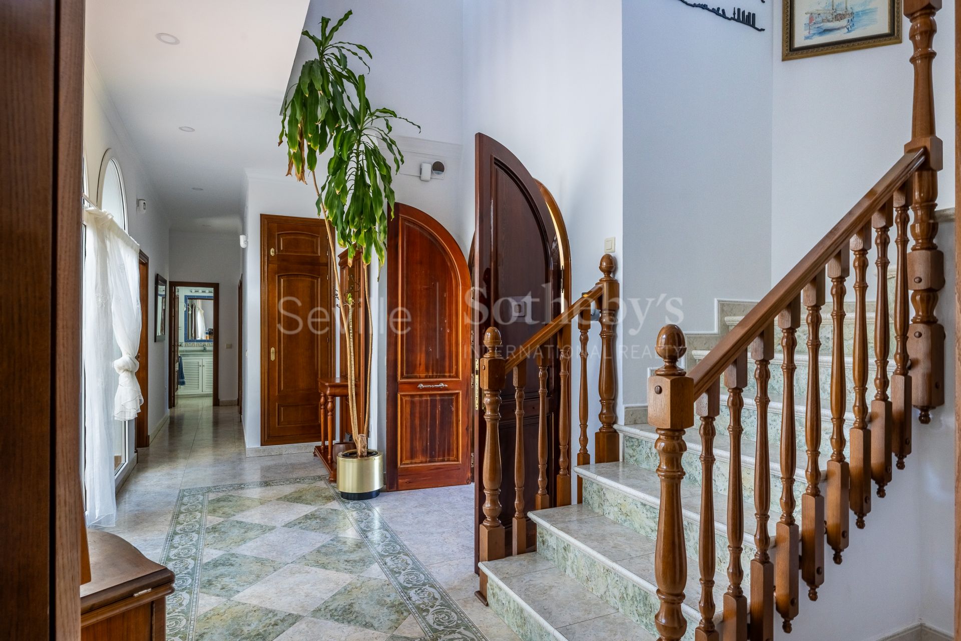 Luxury residence with golf views in Novo Sancti Petri