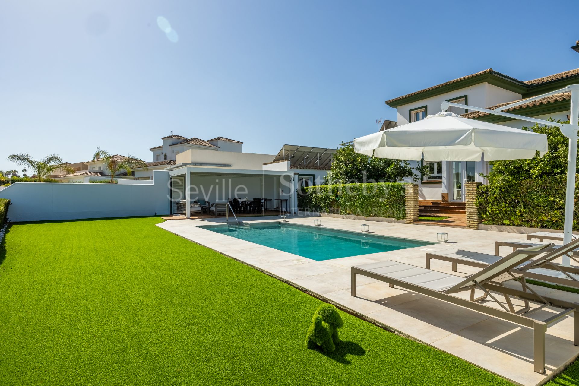 Luxury residence with golf views in Novo Sancti Petri