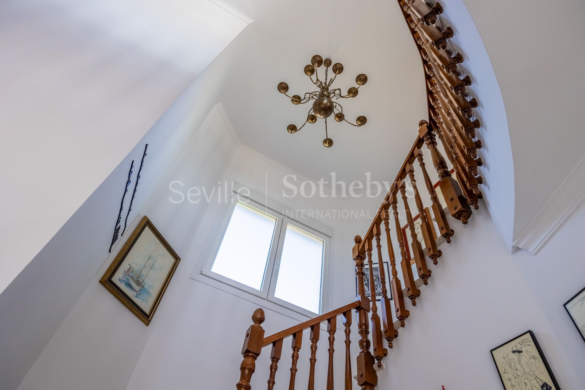 Luxury residence with golf views in Novo Sancti Petri