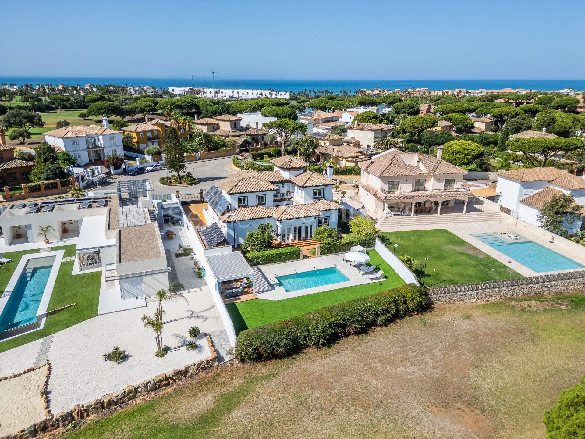 Luxury residence with golf views in Novo Sancti Petri