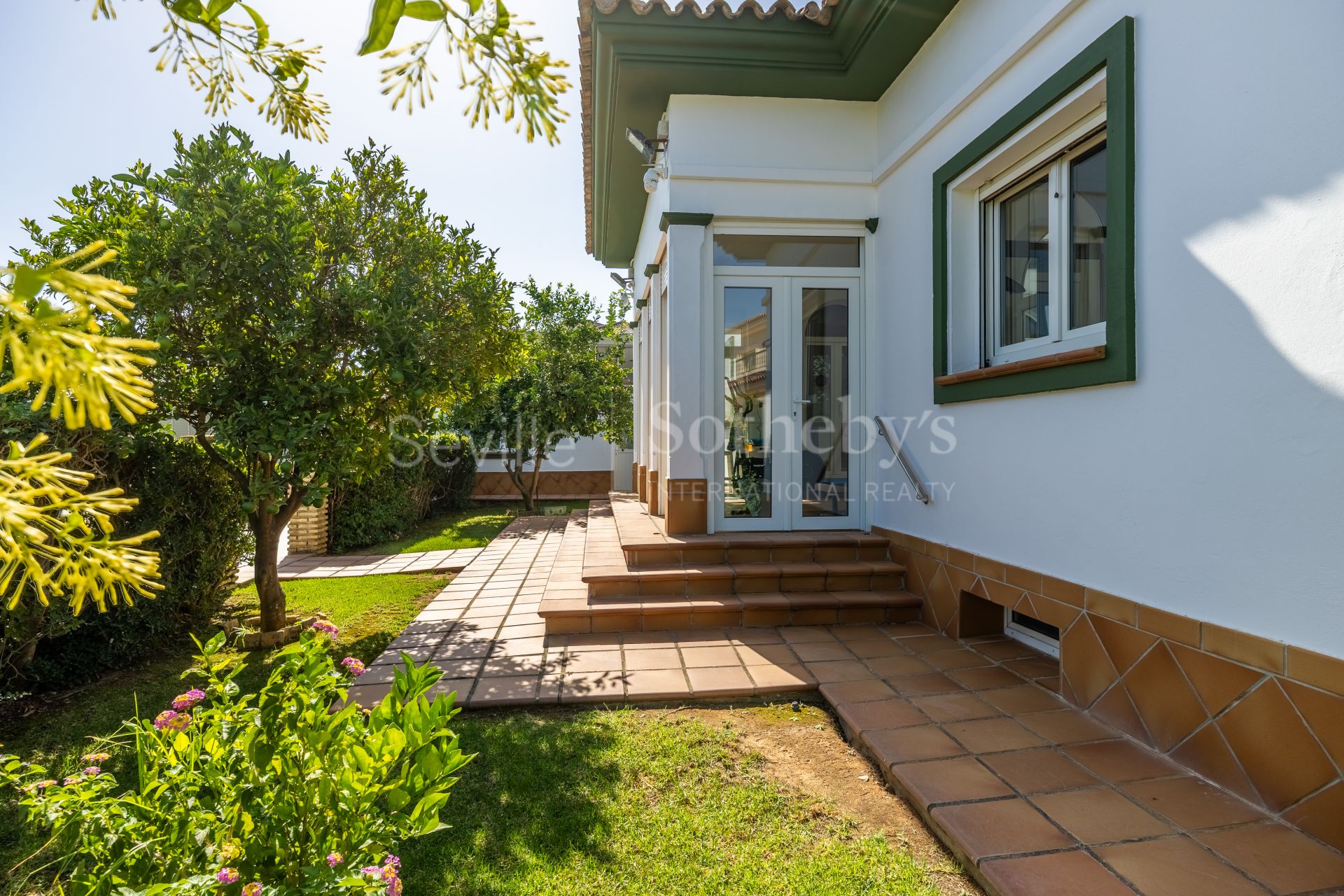 Luxury residence with golf views in Novo Sancti Petri