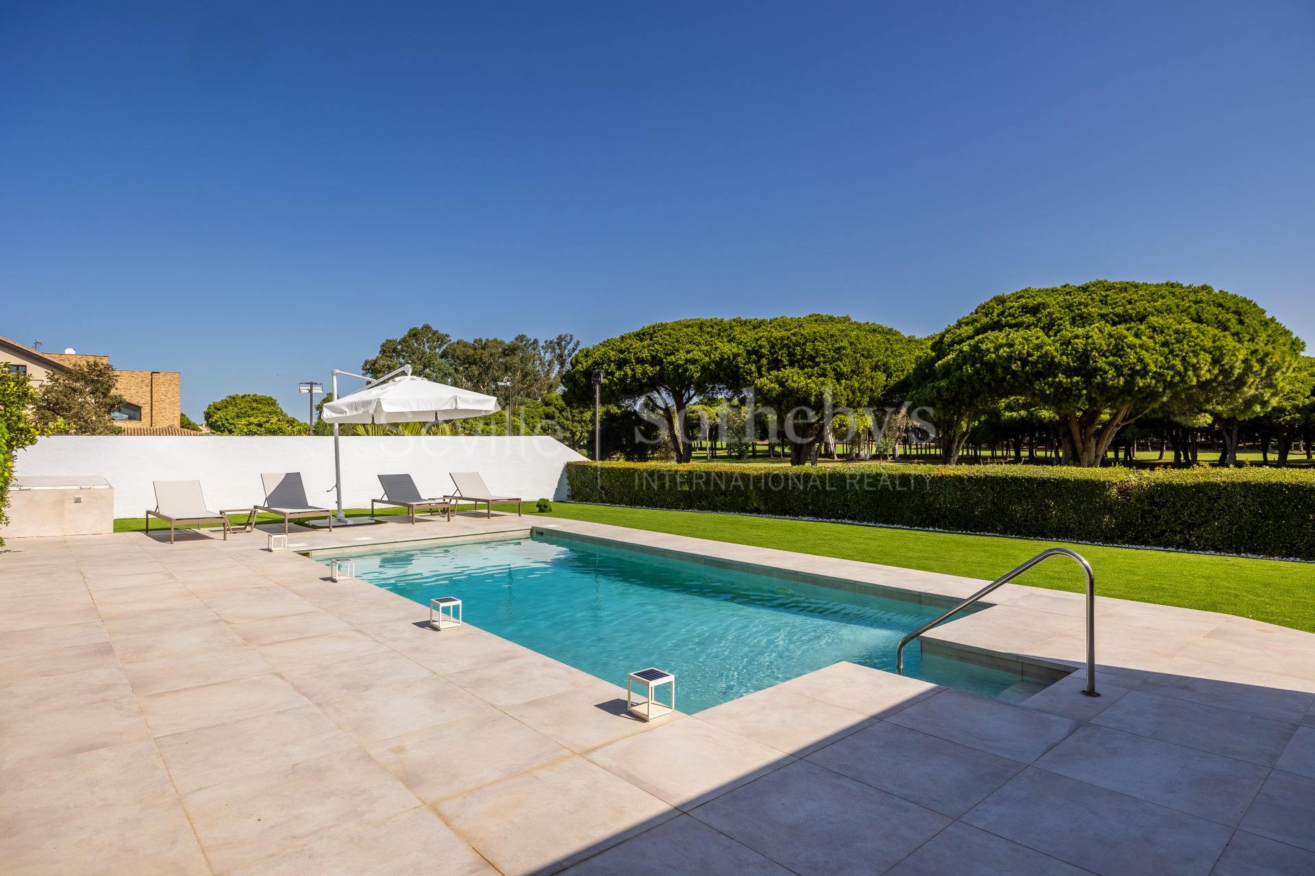 Luxury residence with golf views in Novo Sancti Petri