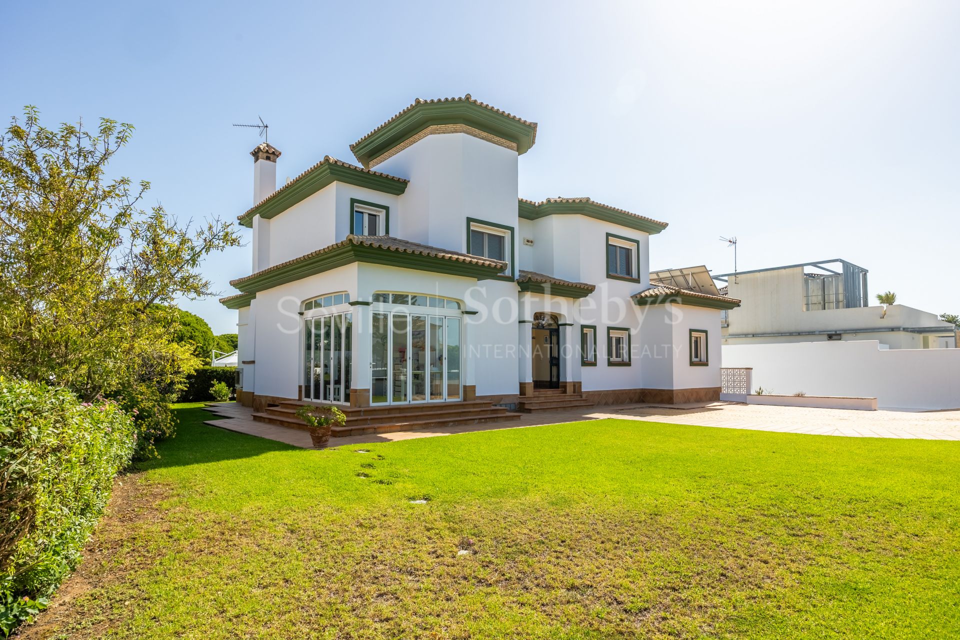 Luxury residence with golf views in Novo Sancti Petri