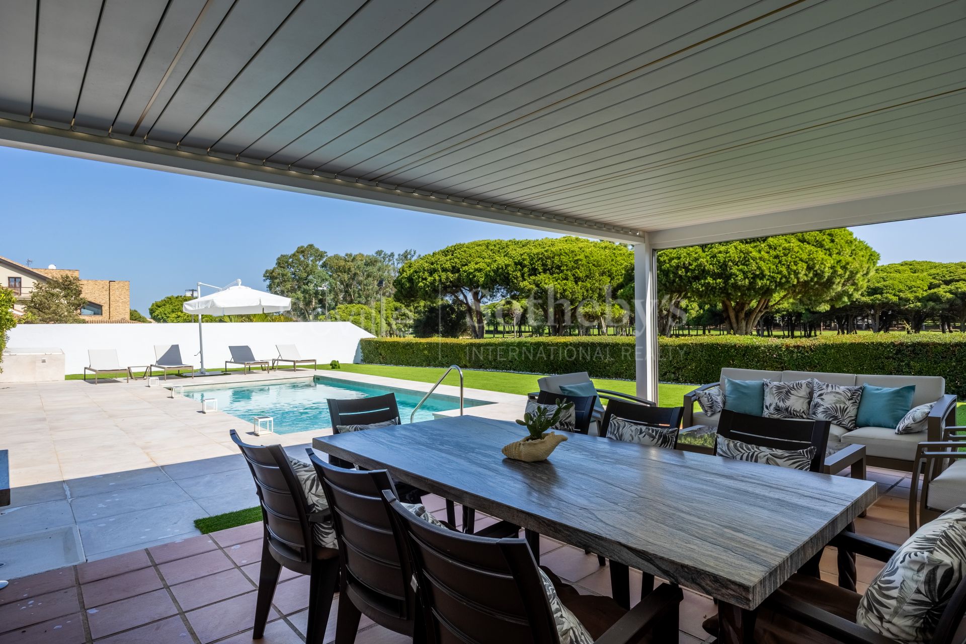 Luxury residence with golf views in Novo Sancti Petri