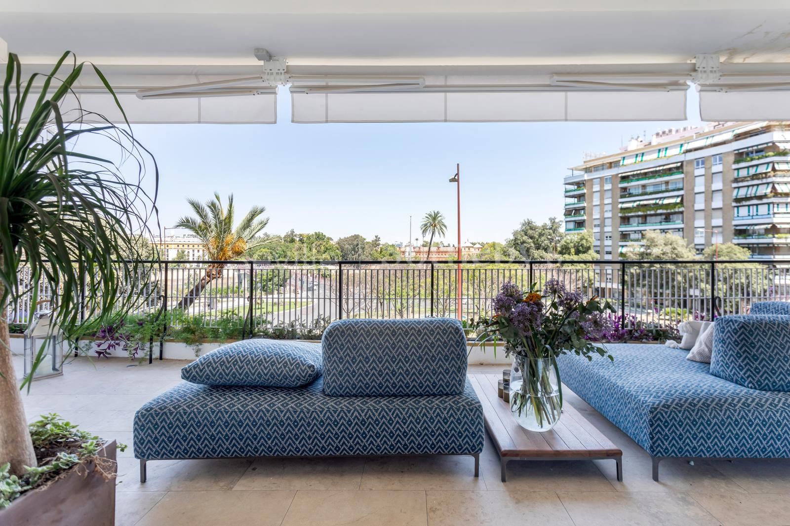 Residencia en Plaza de Cuba, Sevilla, con vistas al Guadalquivir
