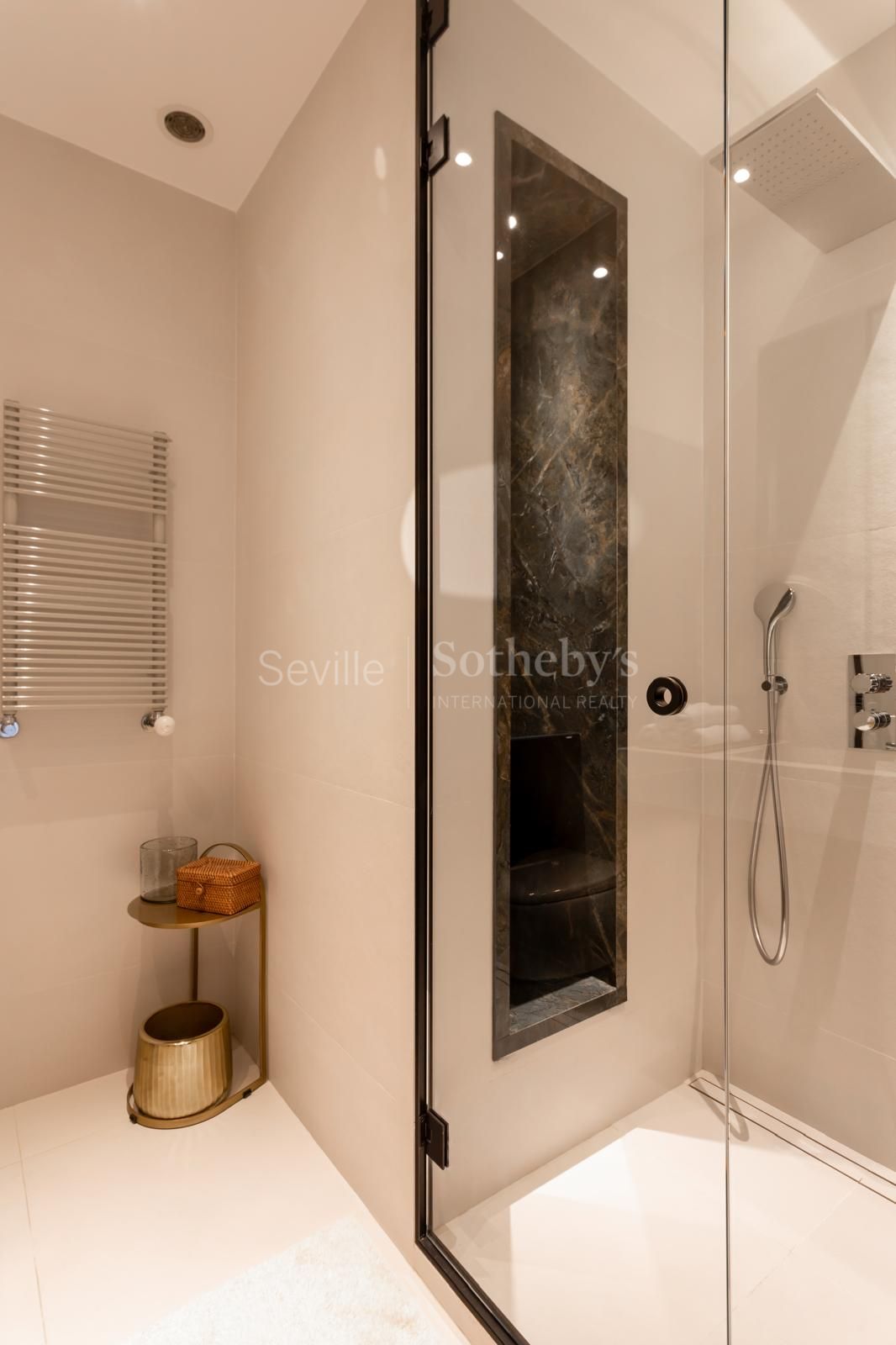 Residencia en Plaza de Cuba, Sevilla, con vistas al Guadalquivir