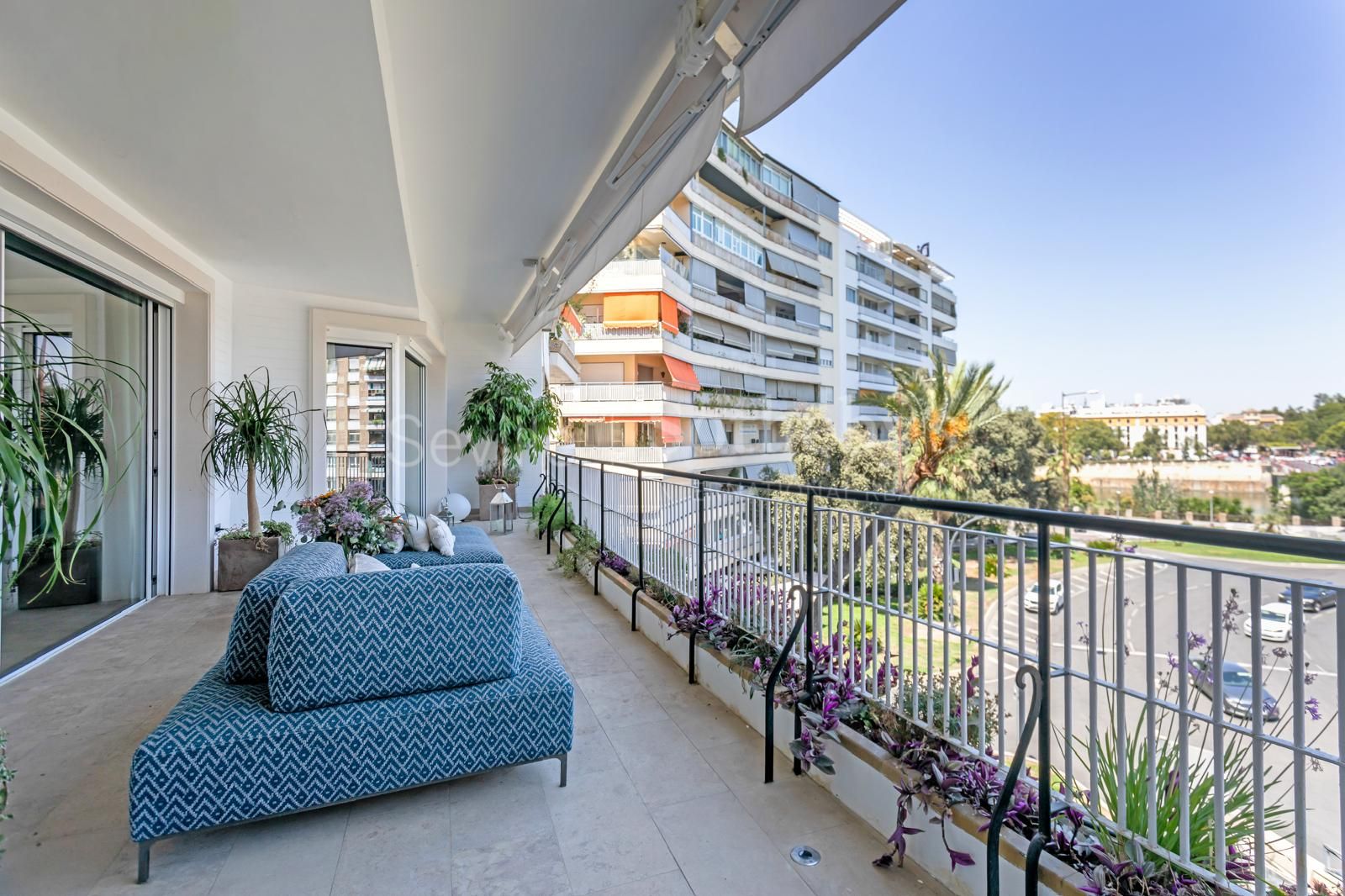 Residencia en Plaza de Cuba, Sevilla, con vistas al Guadalquivir