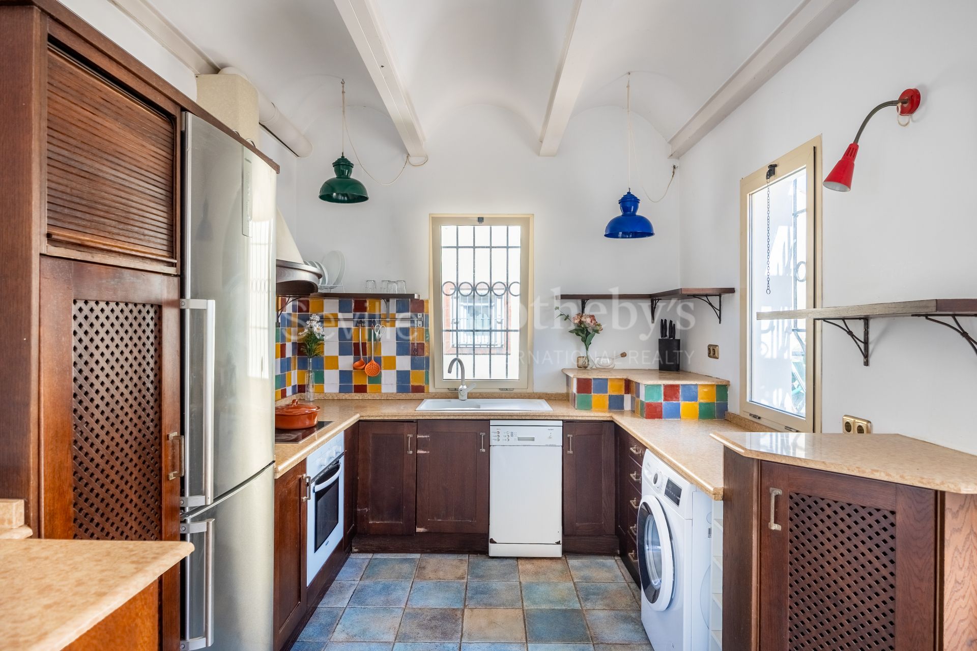 Apartamento con Terraza, y Acceso a Jardín y Piscina en la Exclusiva Zona Residencial Simón Verde