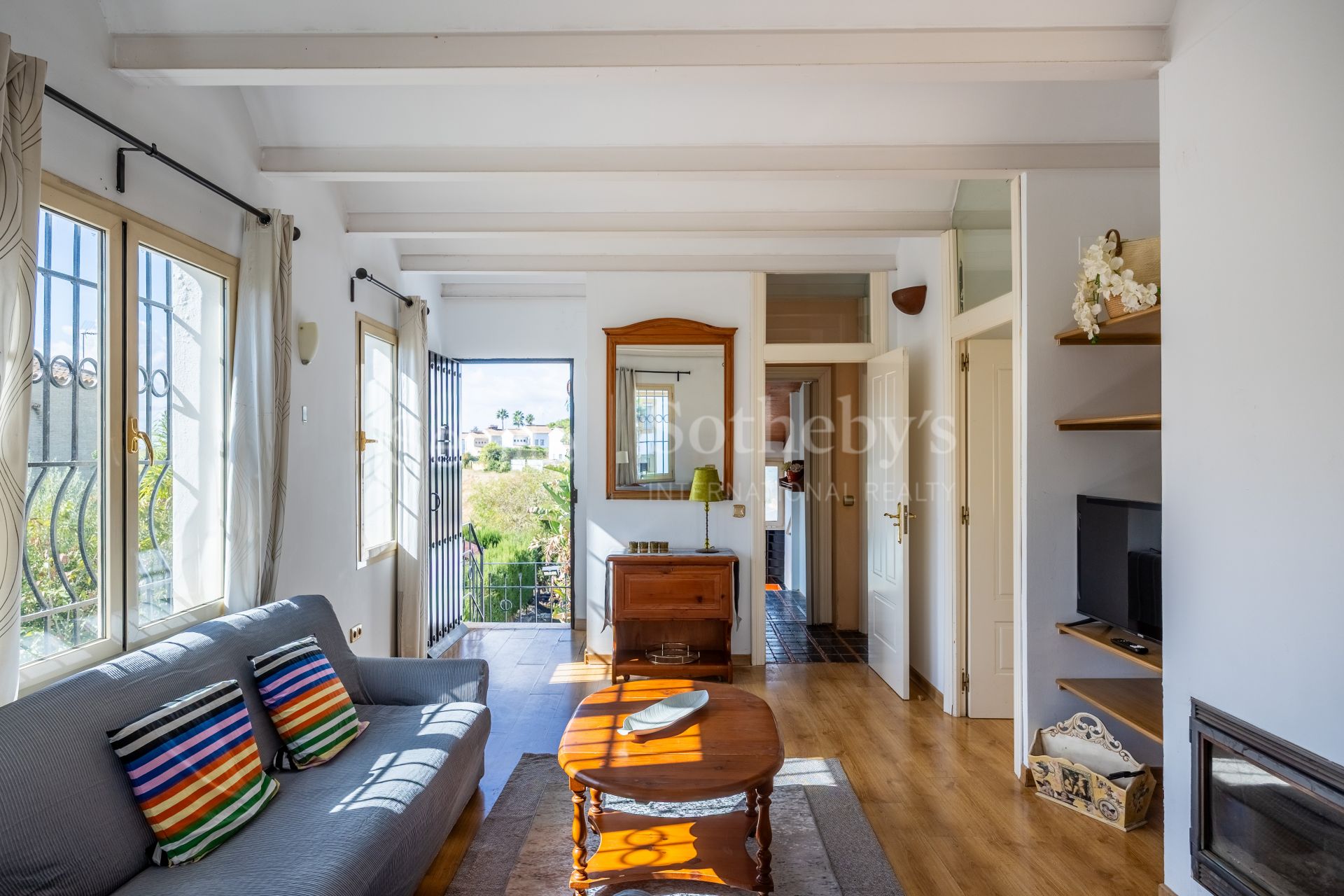 Apartamento con Terraza, y Acceso a Jardín y Piscina en la Exclusiva Zona Residencial Simón Verde