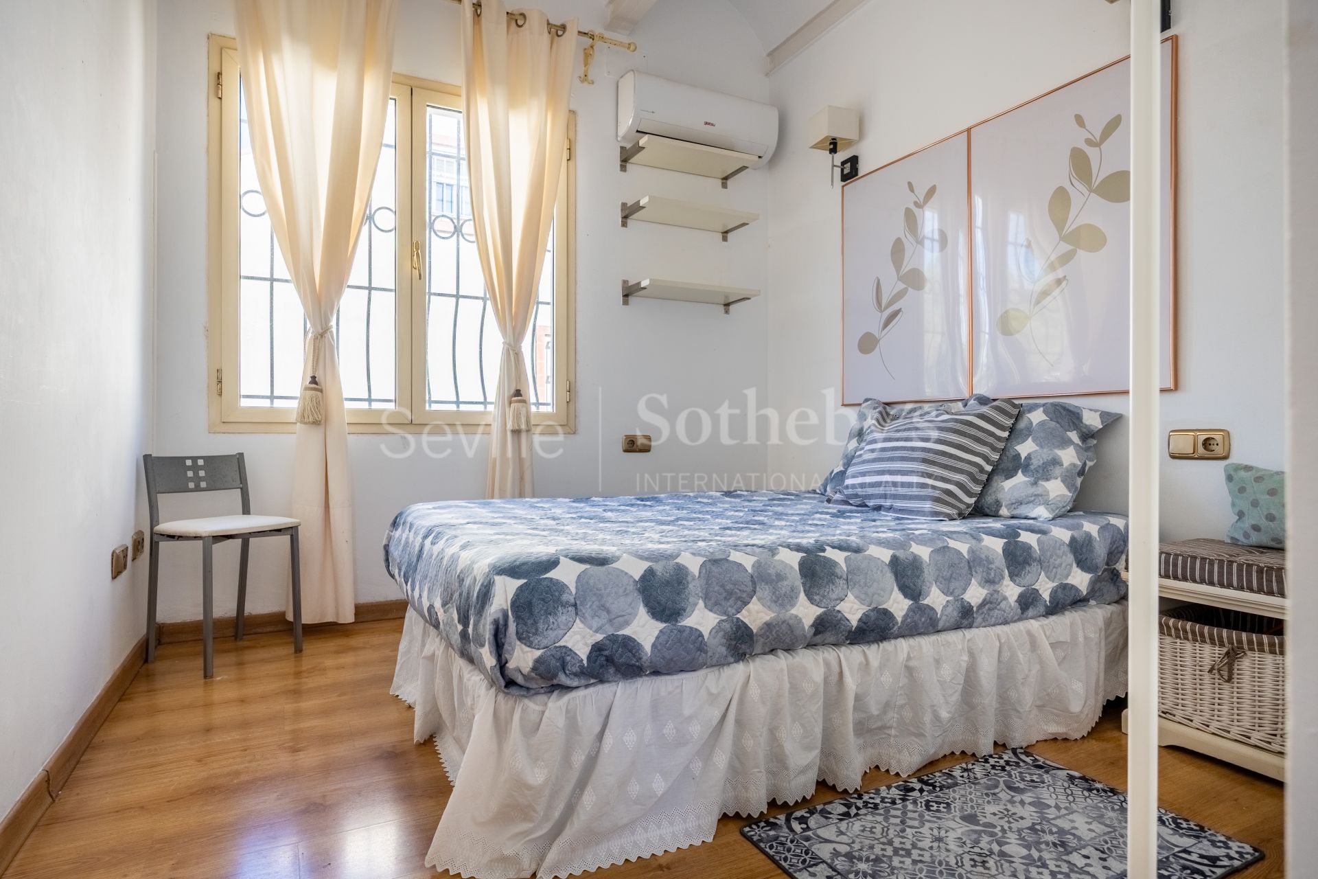 Apartamento con Terraza, y Acceso a Jardín y Piscina en la Exclusiva Zona Residencial Simón Verde