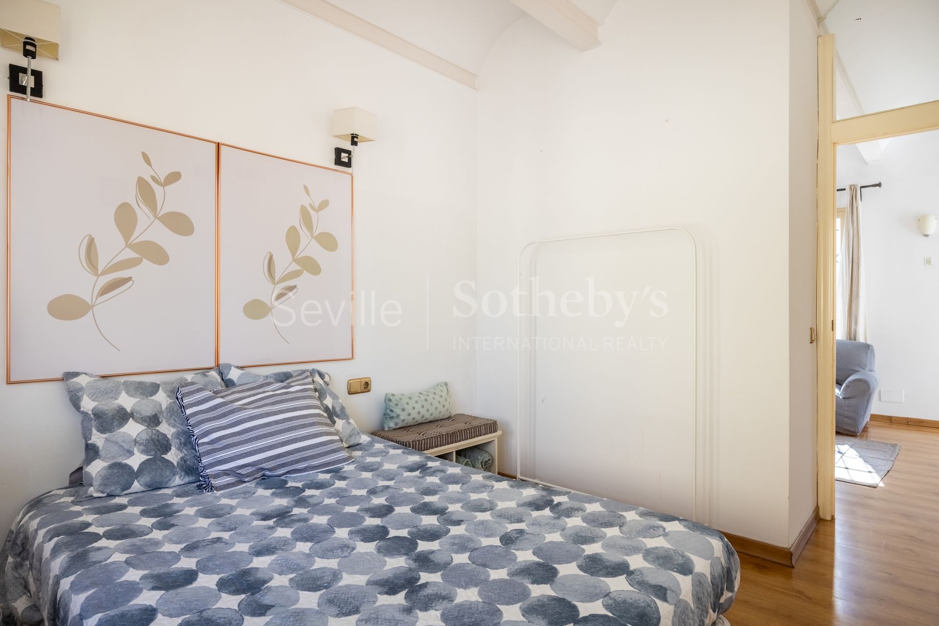 Apartamento con Terraza, y Acceso a Jardín y Piscina en la Exclusiva Zona Residencial Simón Verde