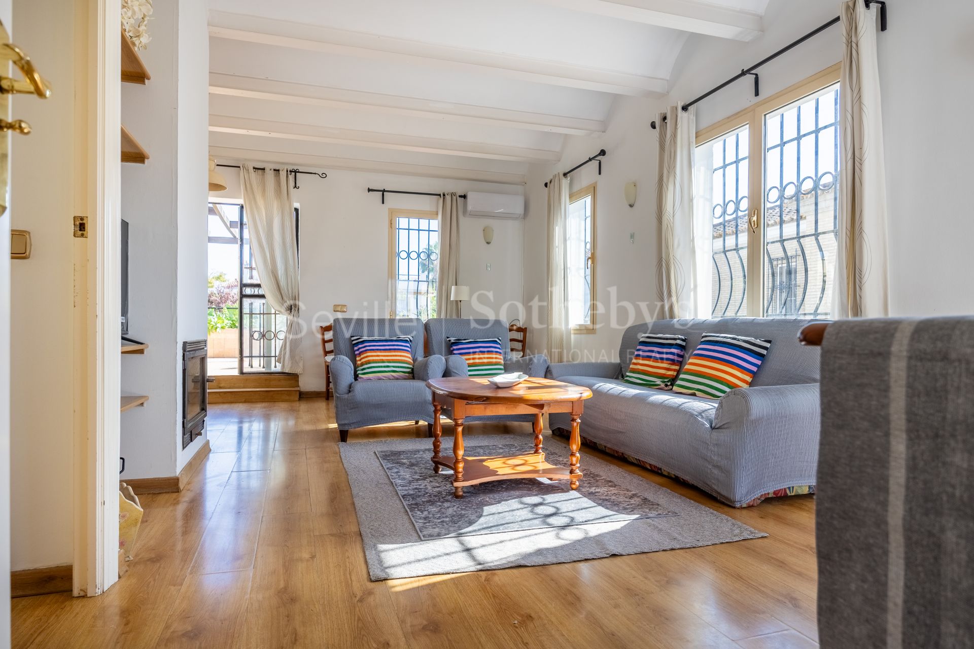 Apartamento con Terraza, y Acceso a Jardín y Piscina en la Exclusiva Zona Residencial Simón Verde