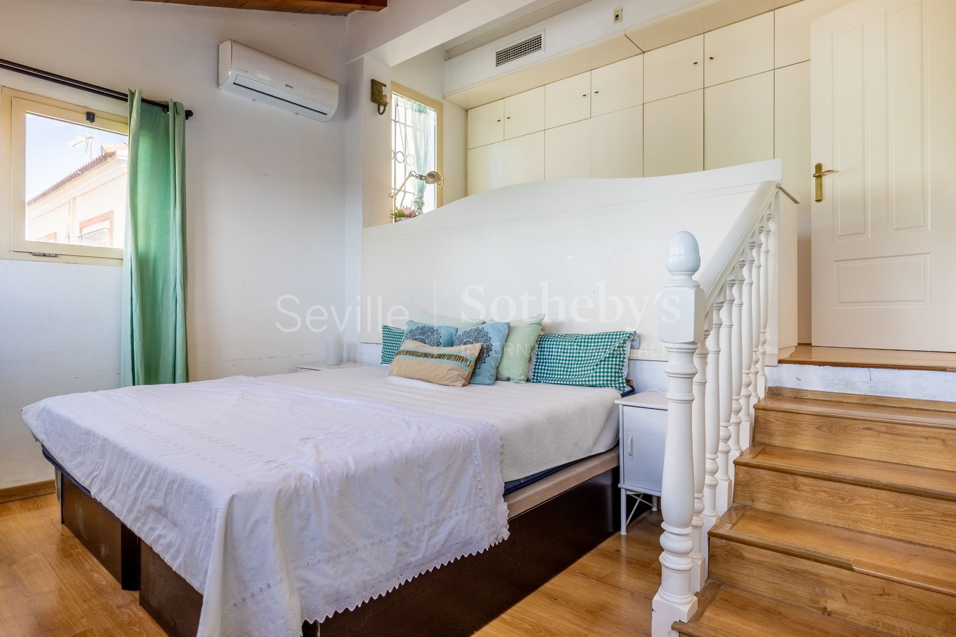 Apartamento con Terraza, y Acceso a Jardín y Piscina en la Exclusiva Zona Residencial Simón Verde