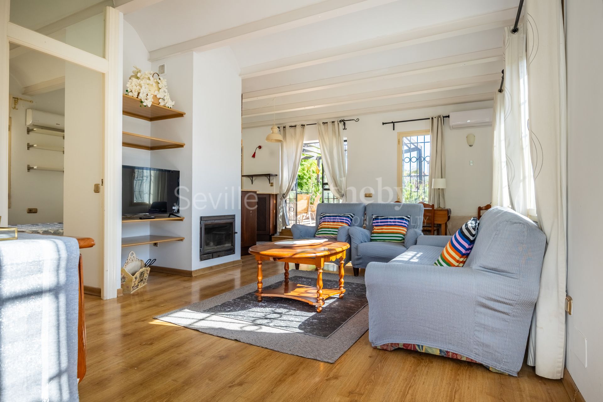 Apartamento con Terraza, y Acceso a Jardín y Piscina en la Exclusiva Zona Residencial Simón Verde