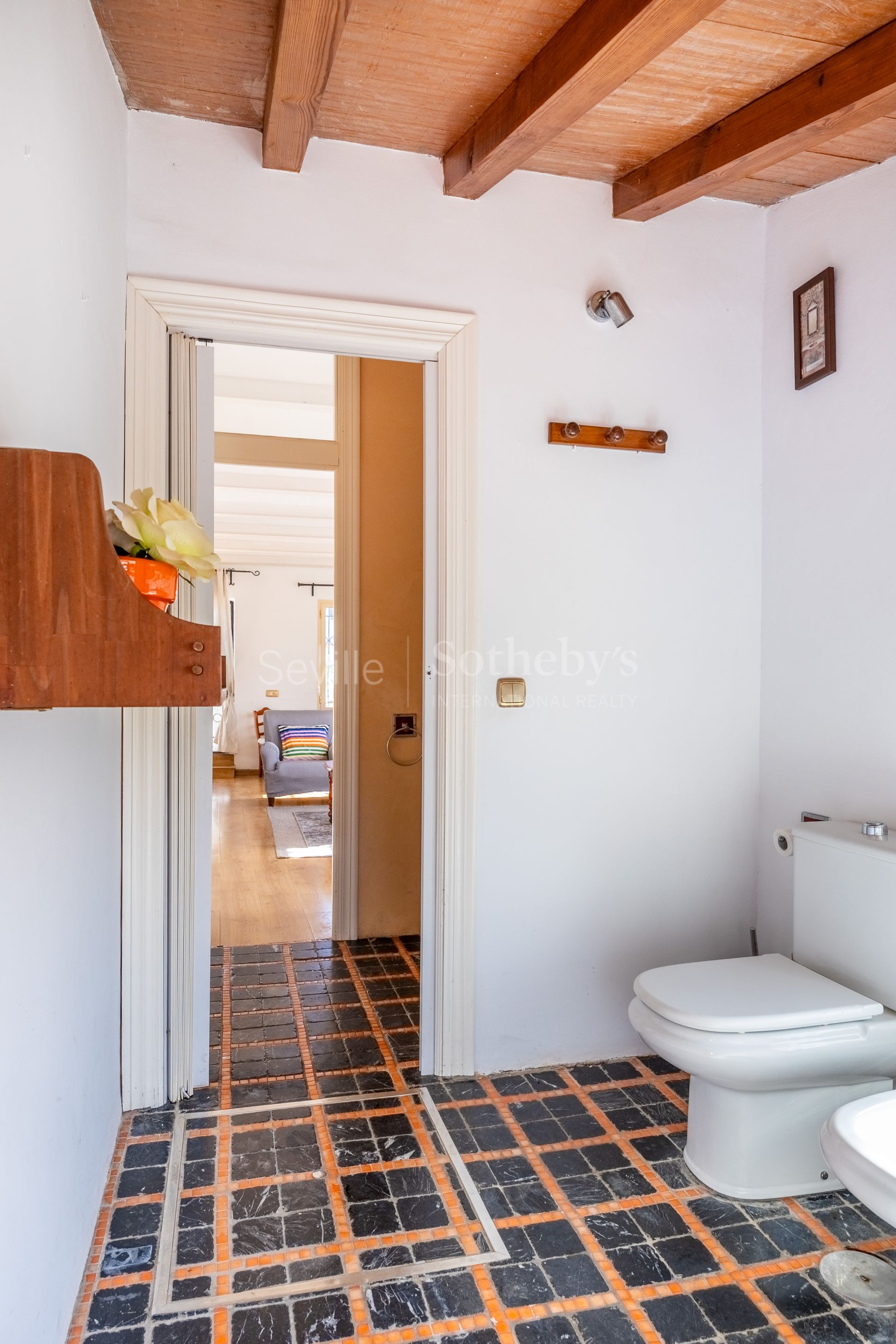 Apartamento con Terraza, y Acceso a Jardín y Piscina en la Exclusiva Zona Residencial Simón Verde