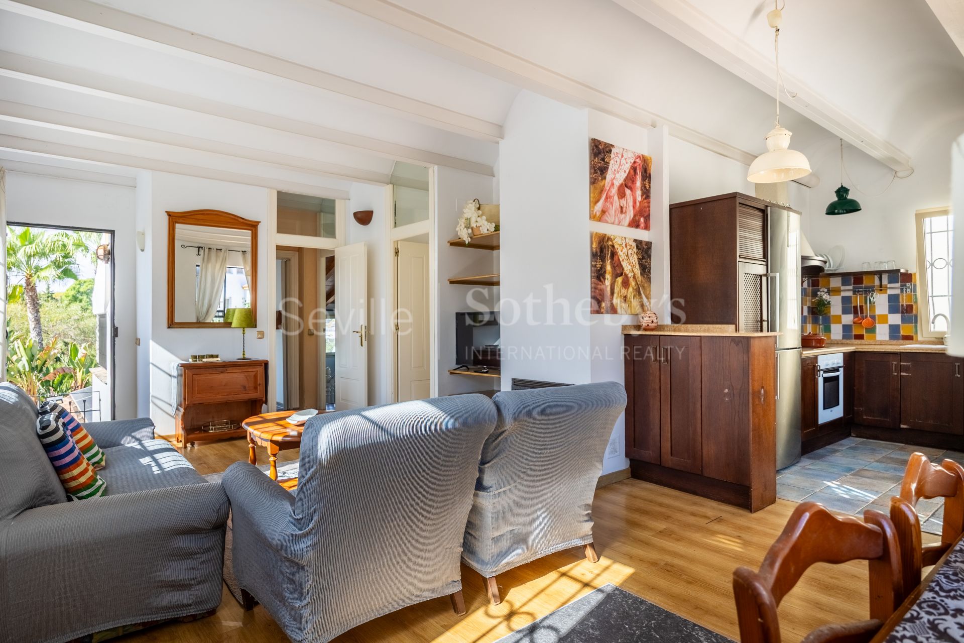 Apartamento con Terraza, y Acceso a Jardín y Piscina en la Exclusiva Zona Residencial Simón Verde