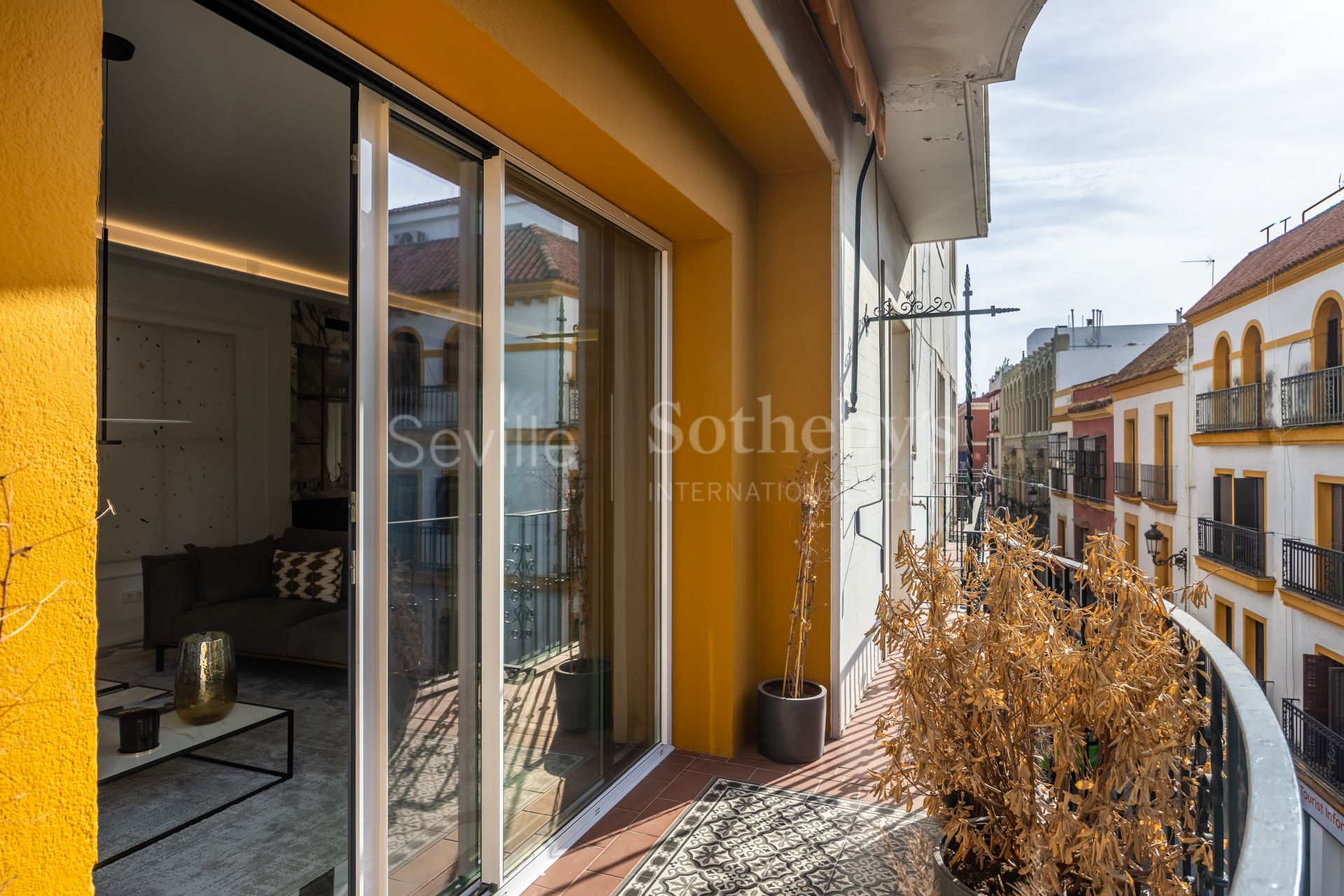 Residencia de lujo reformada en la Plaza del Museo