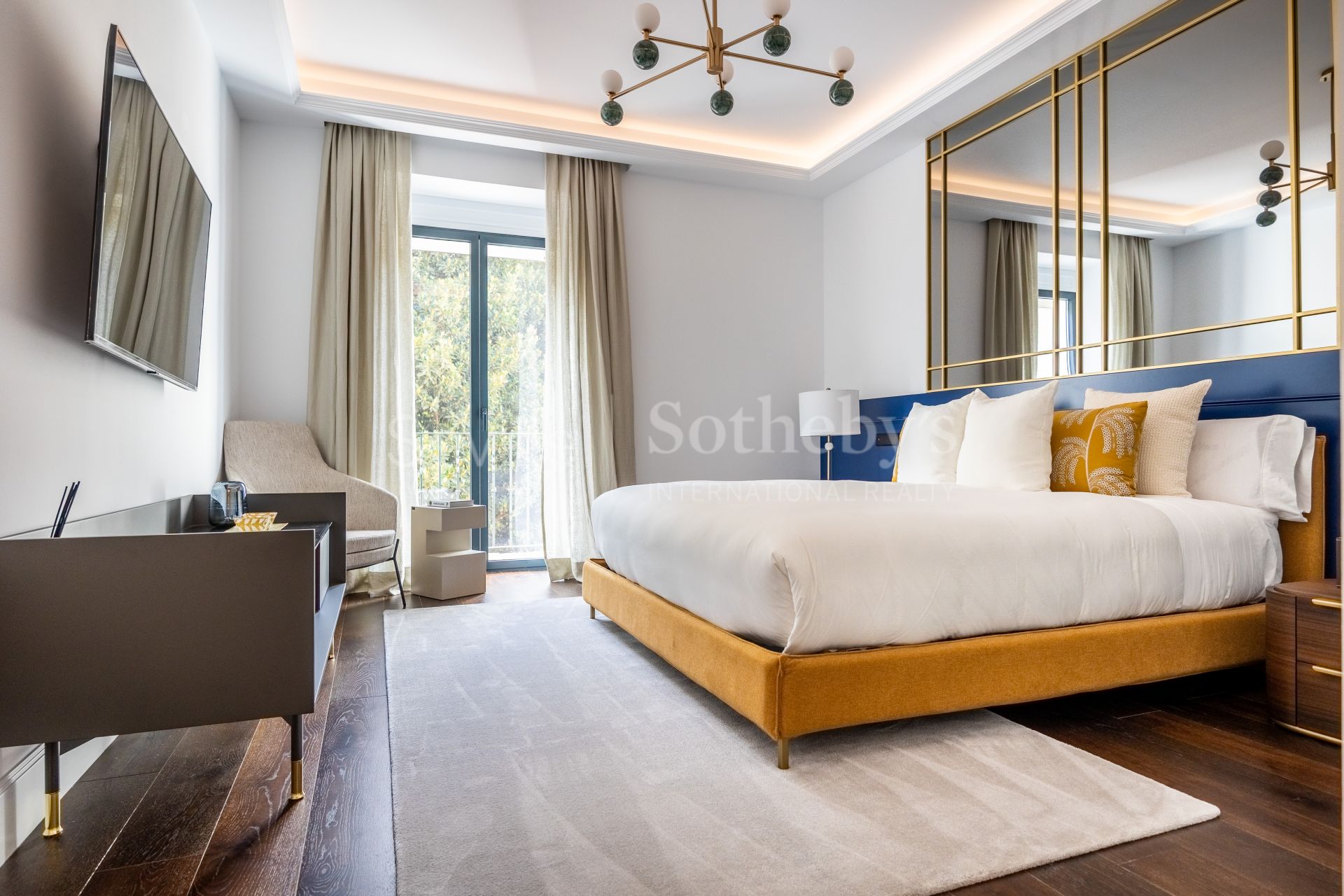 Residencia de lujo reformada en la Plaza del Museo