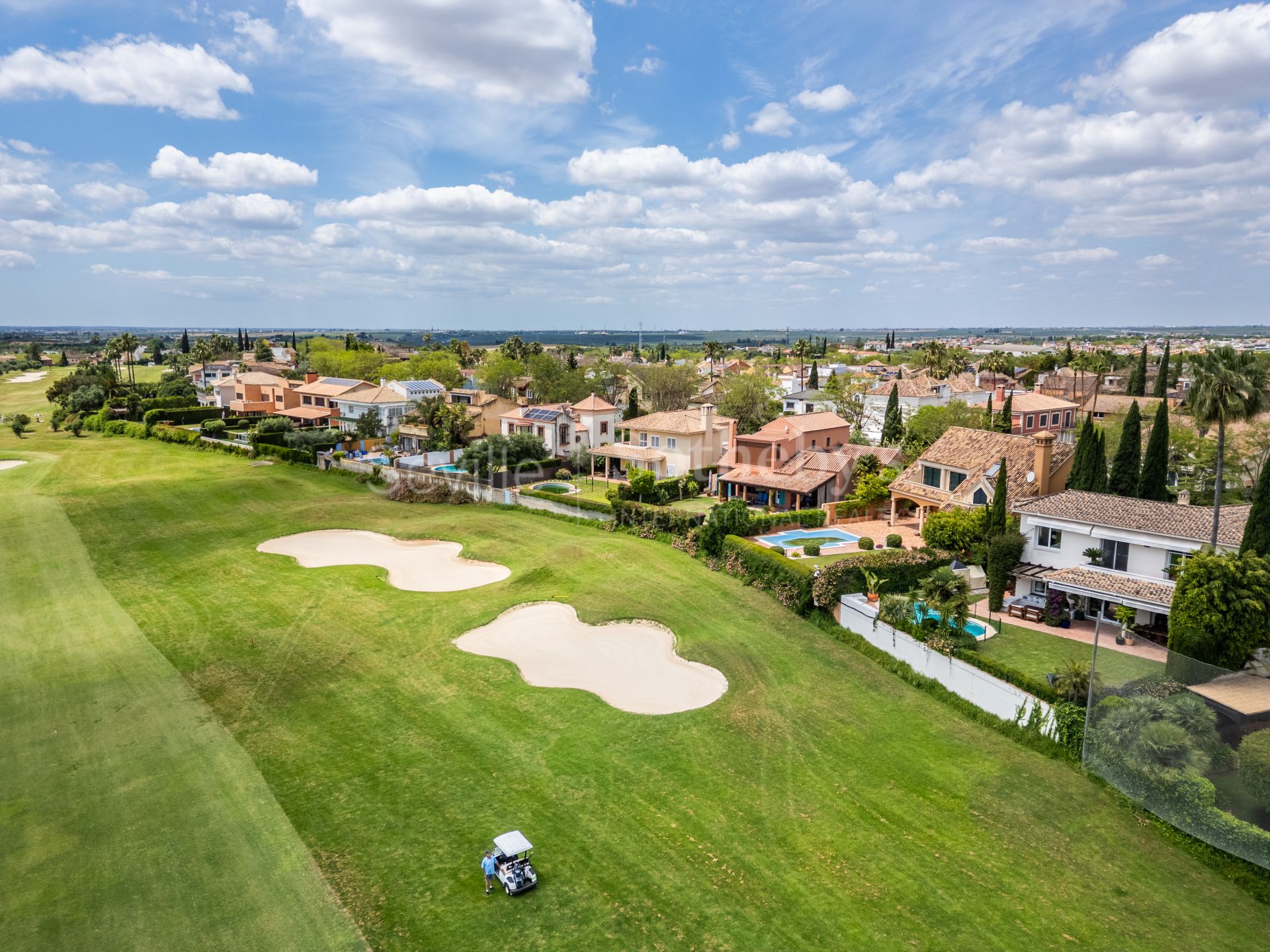 Exclusivo chalet reformado en primera línea de golf