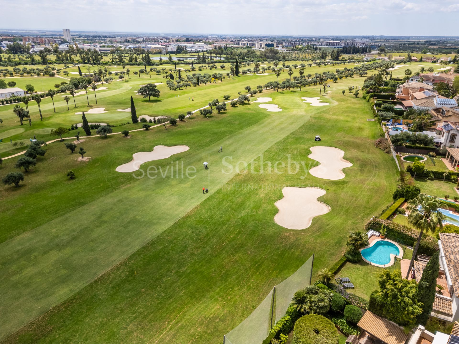 Exclusivo chalet reformado en primera línea de golf