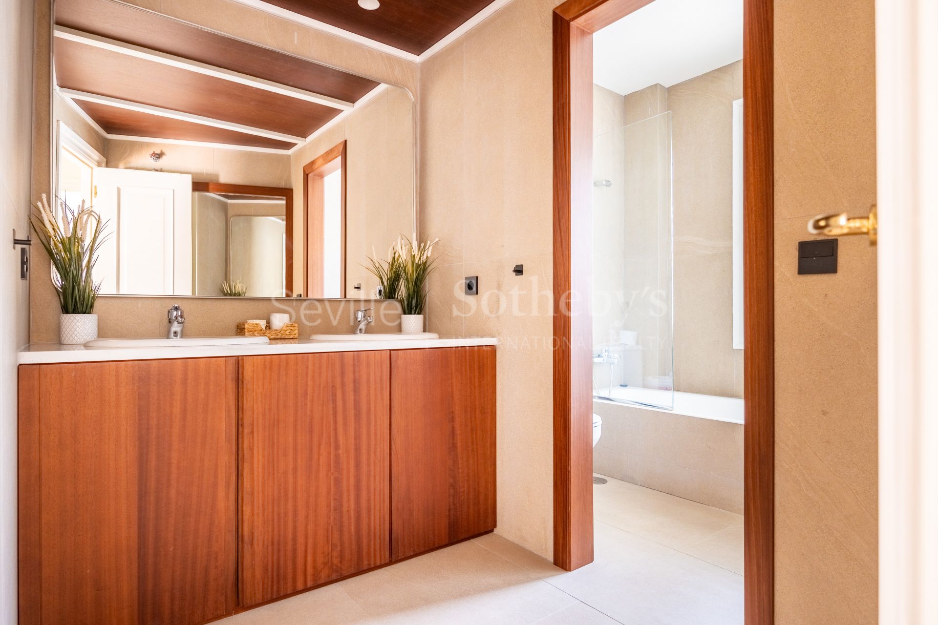 Exclusivo chalet reformado en primera línea de golf