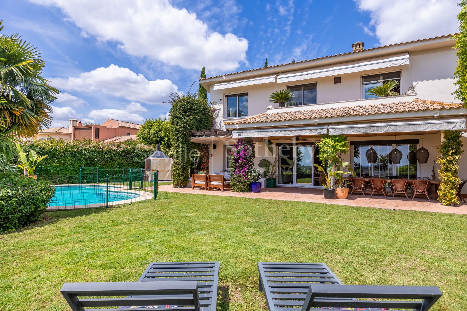 Exclusivo chalet reformado en primera línea de golf