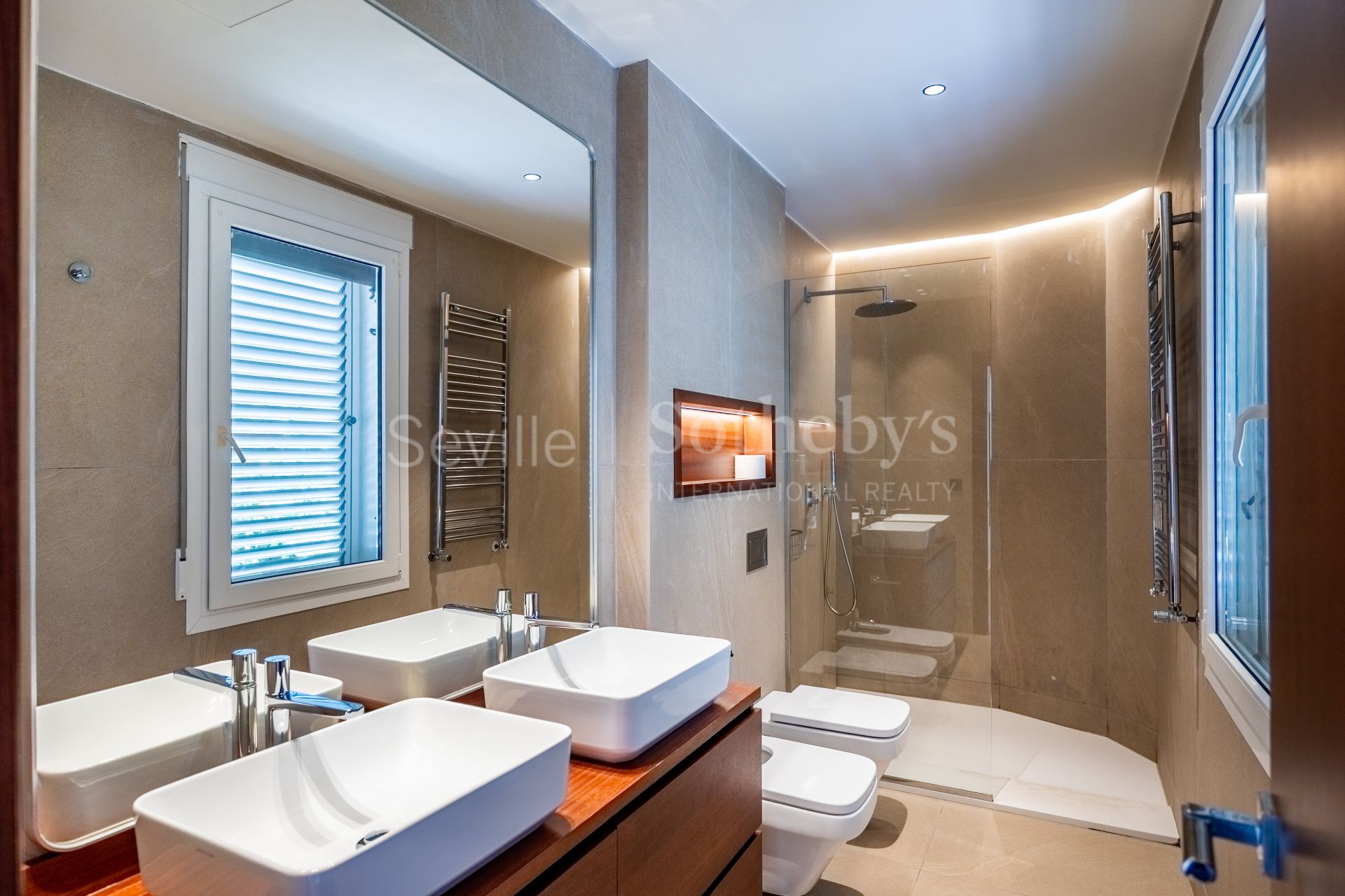 Exclusivo chalet reformado en primera línea de golf