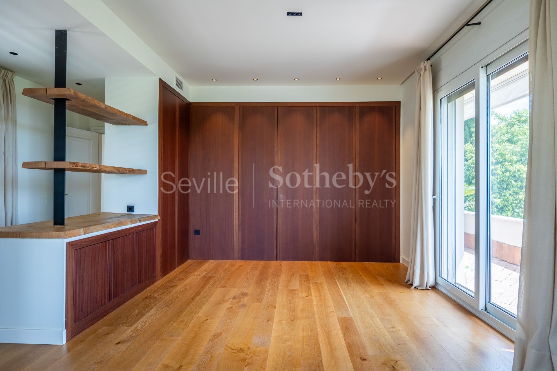 Exclusivo chalet reformado en primera línea de golf