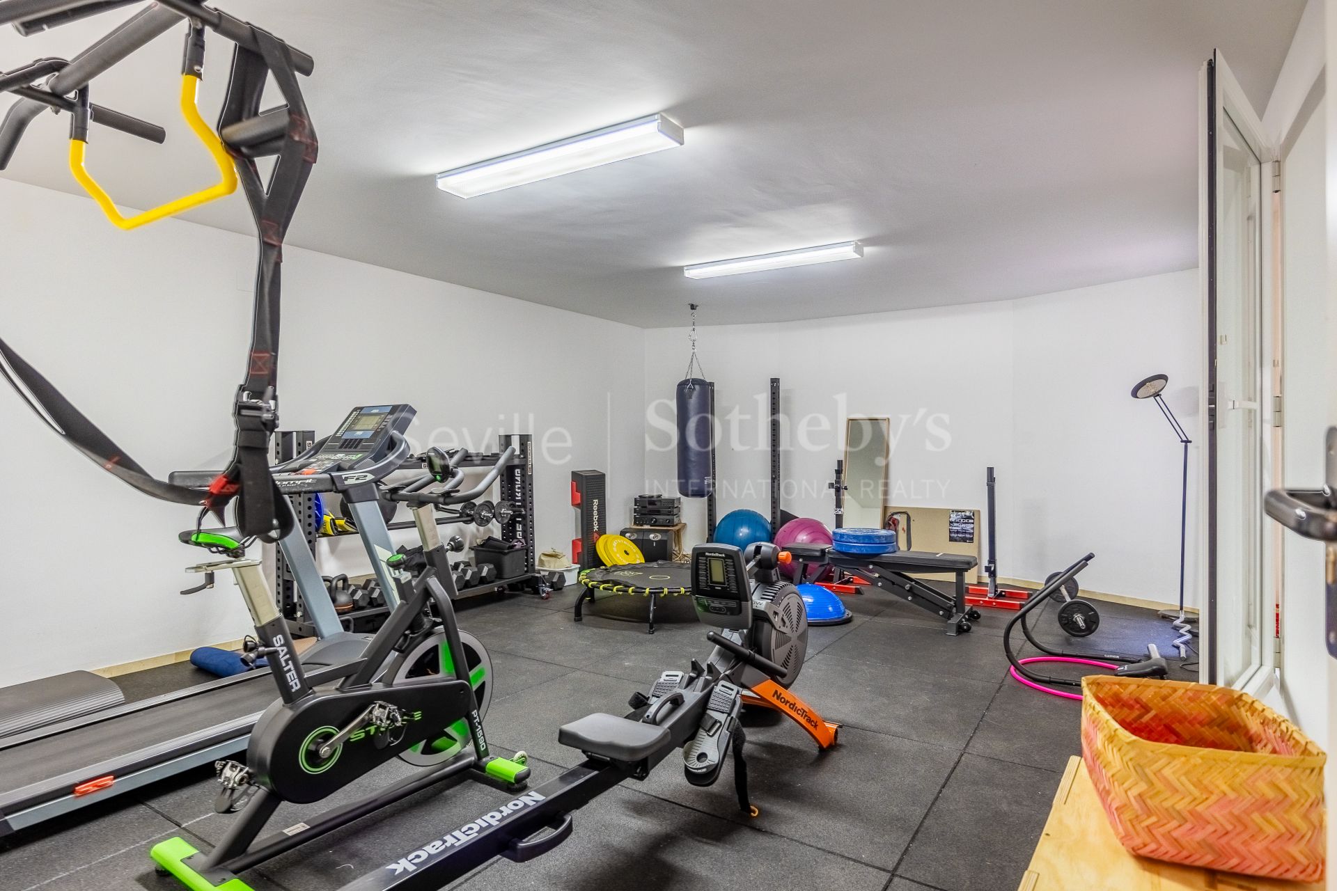 Exclusivo chalet reformado en primera línea de golf