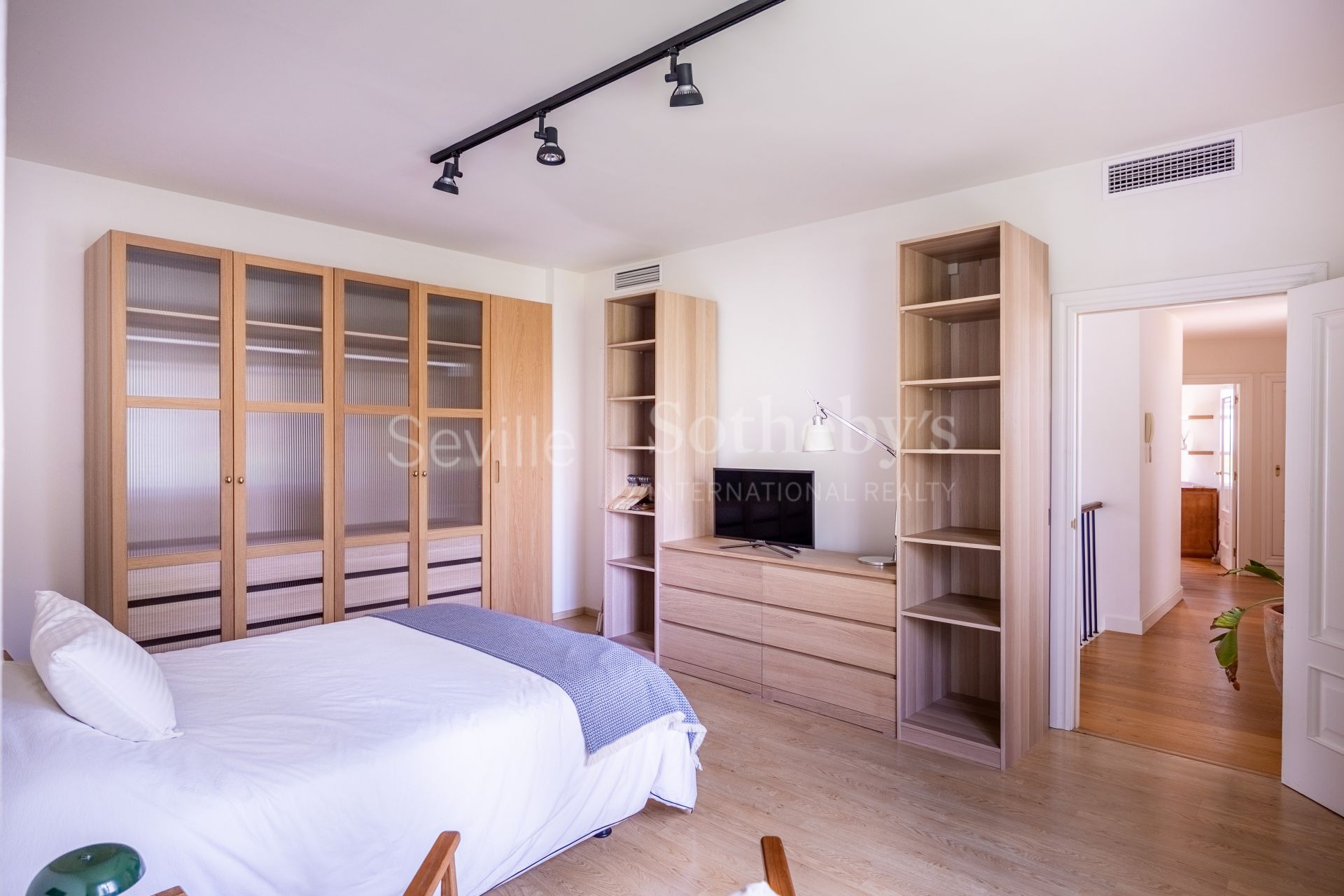 Exclusivo chalet reformado en primera línea de golf