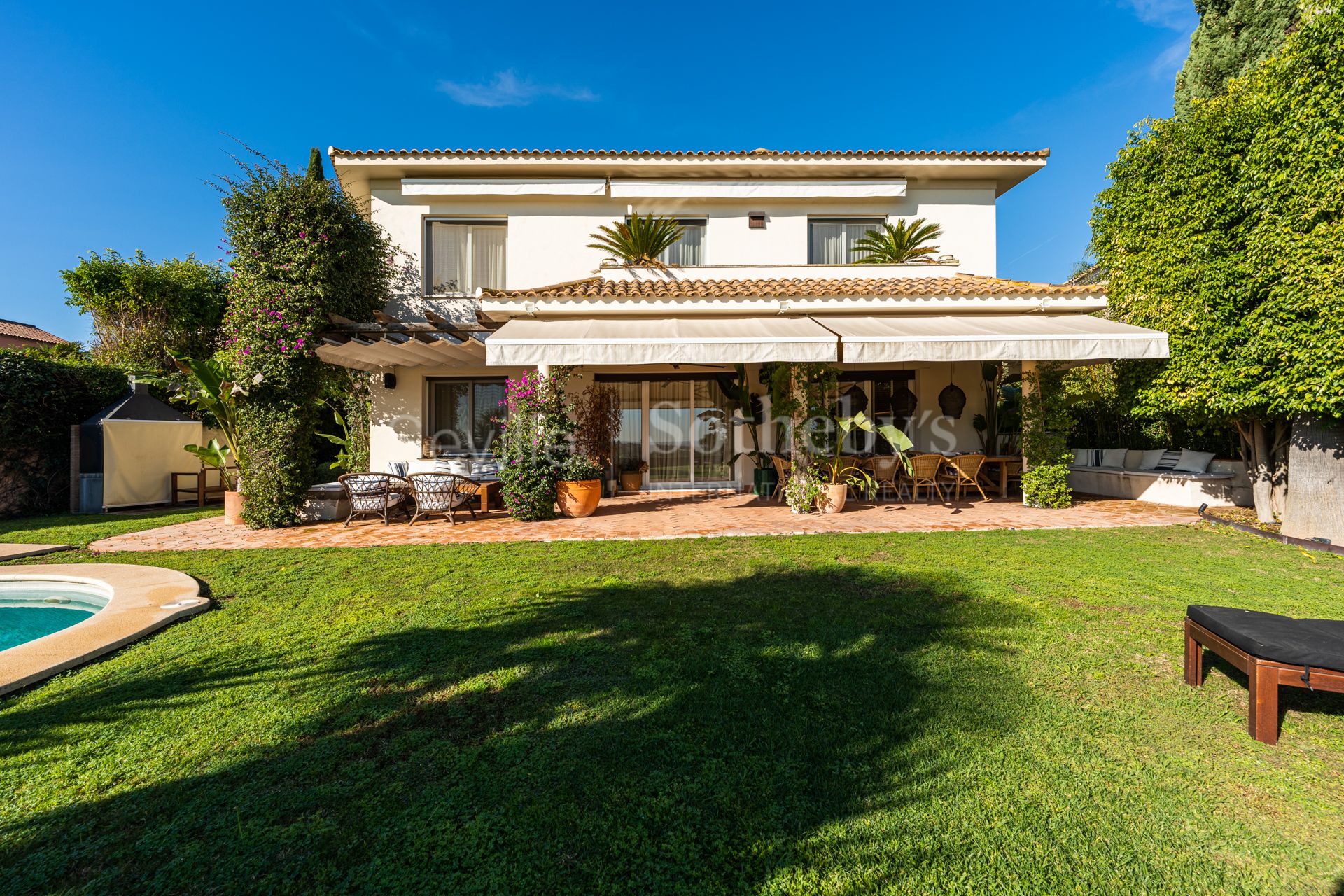 Exclusivo chalet reformado en primera línea de golf