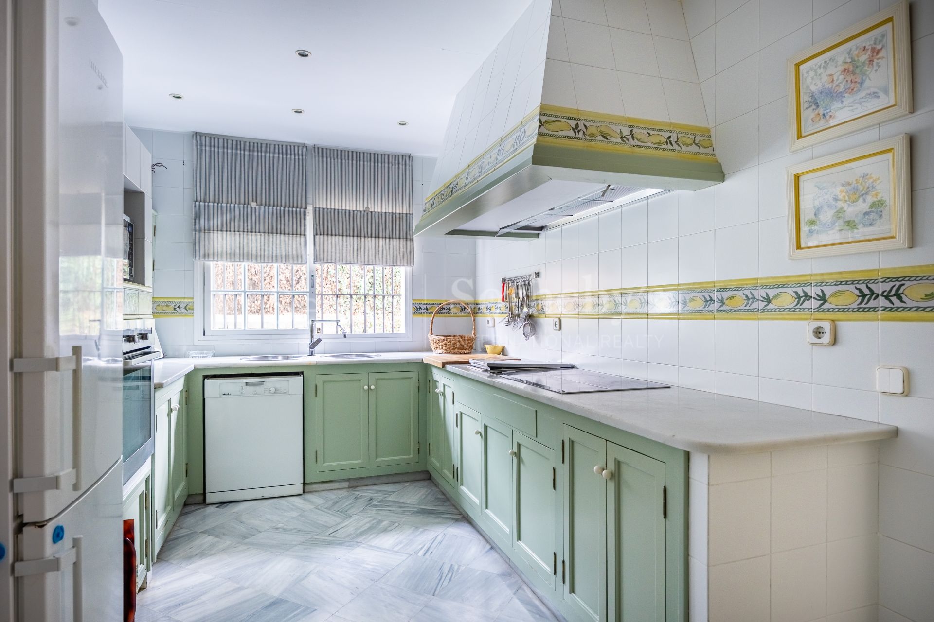 Detached house in the La Motilla residential area with 517 square meters built on a 715 square meter plot