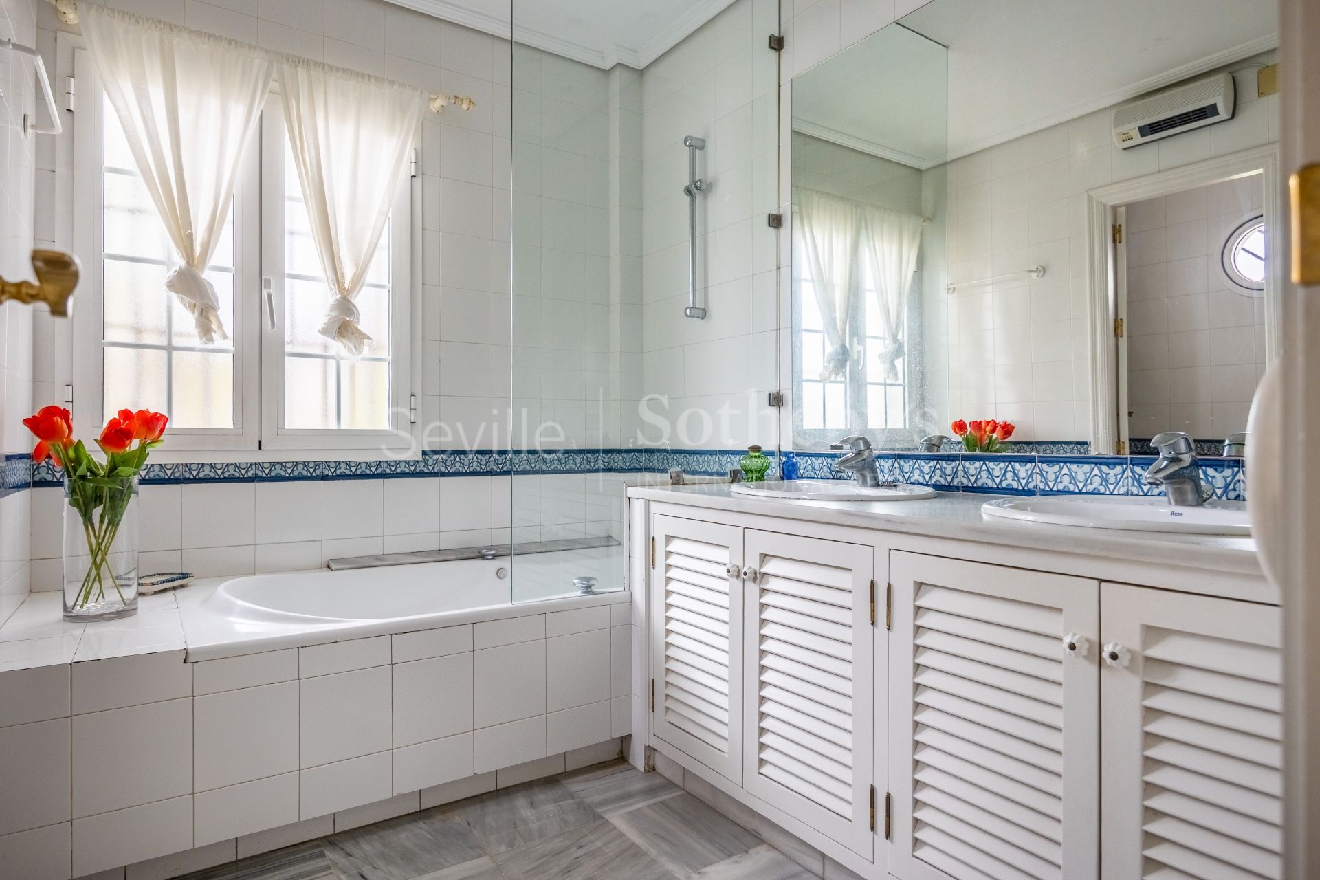 Detached house in the La Motilla residential area with 517 square meters built on a 715 square meter plot