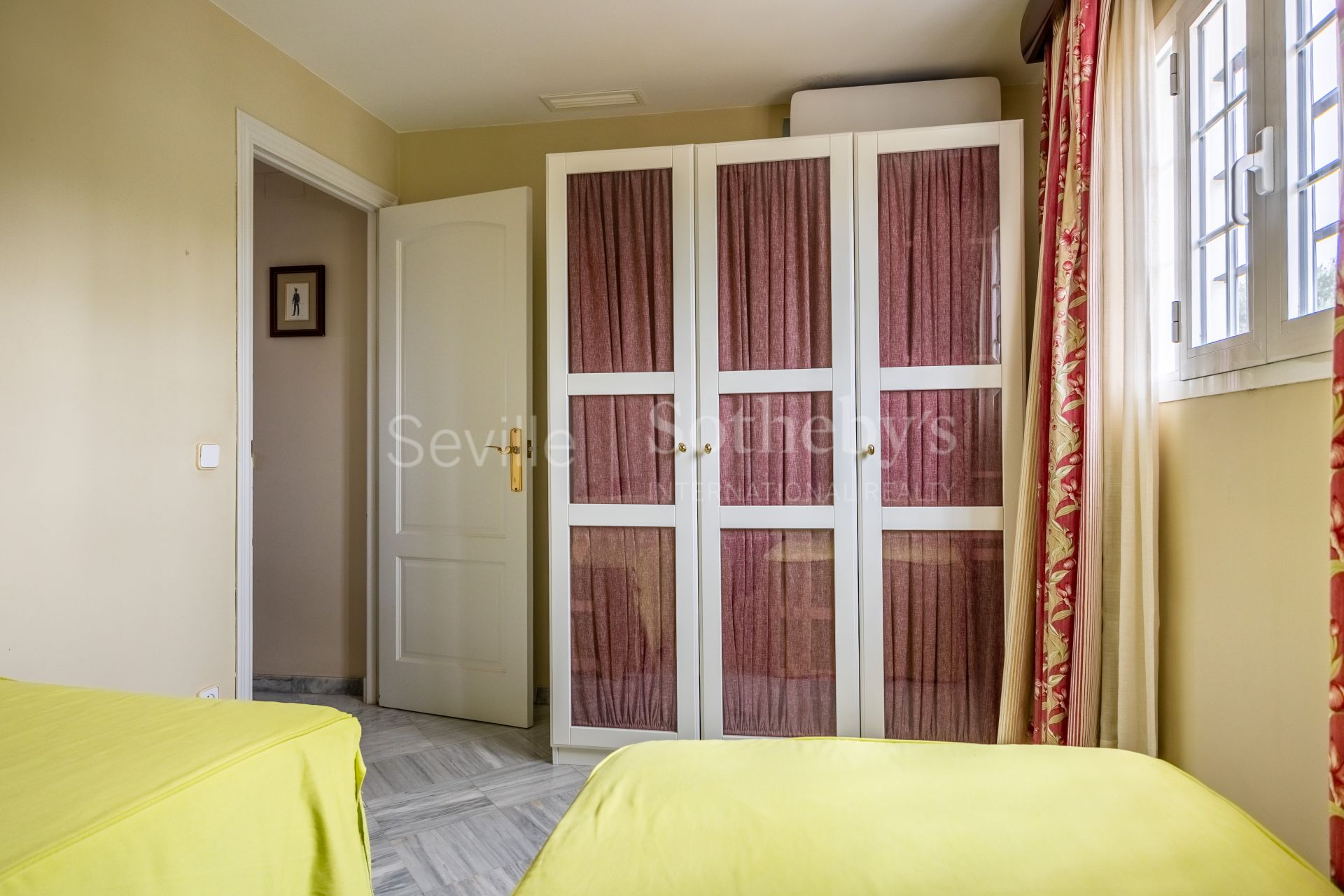 Detached house in the La Motilla residential area with 517 square meters built on a 715 square meter plot