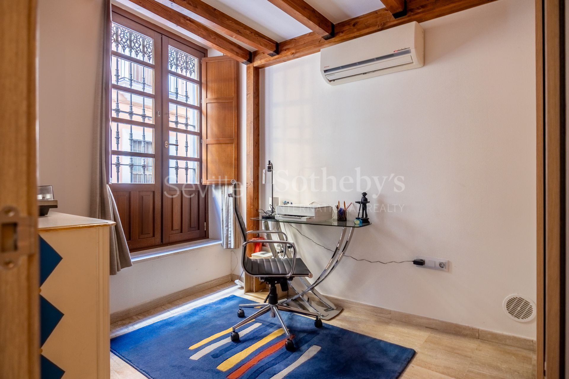 Licensed Tourist Home in the Historic Museum District with Roof Terrace