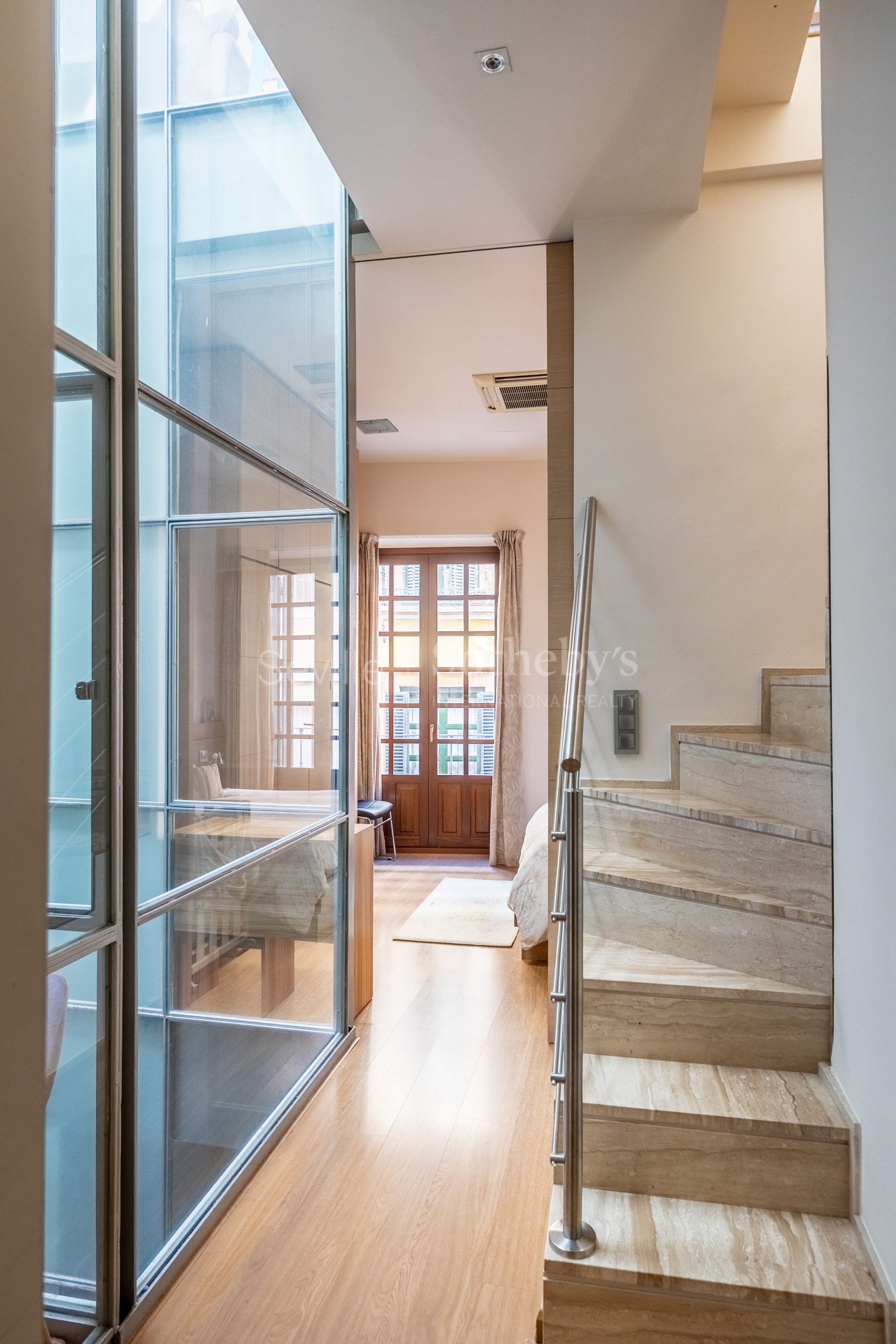 Licensed Tourist Home in the Historic Museum District with Roof Terrace