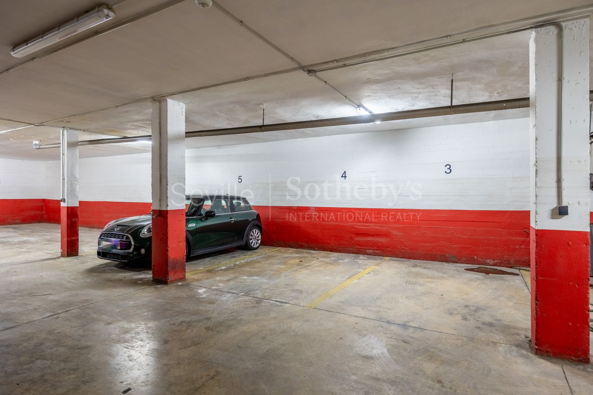 Licensed Tourist Home in the Historic Museum District with Roof Terrace