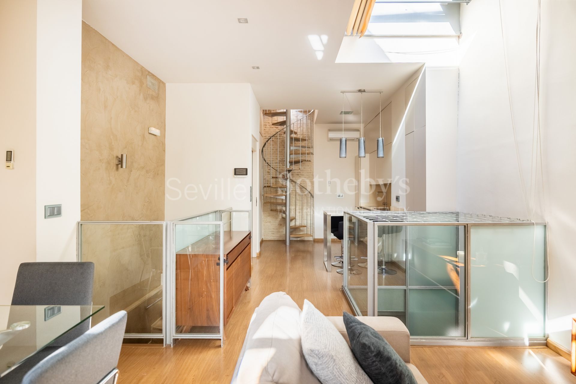 Licensed Tourist Home in the Historic Museum District with Roof Terrace