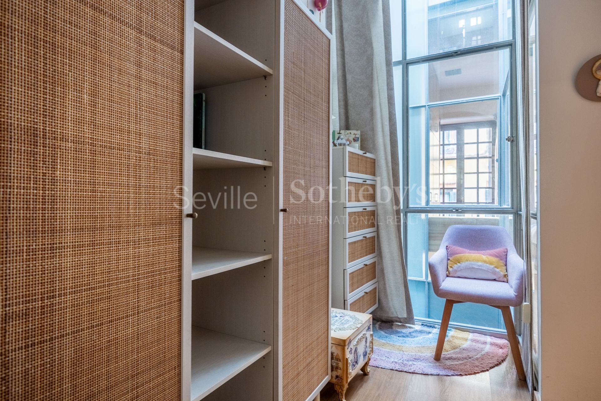 Licensed Tourist Home in the Historic Museum District with Roof Terrace