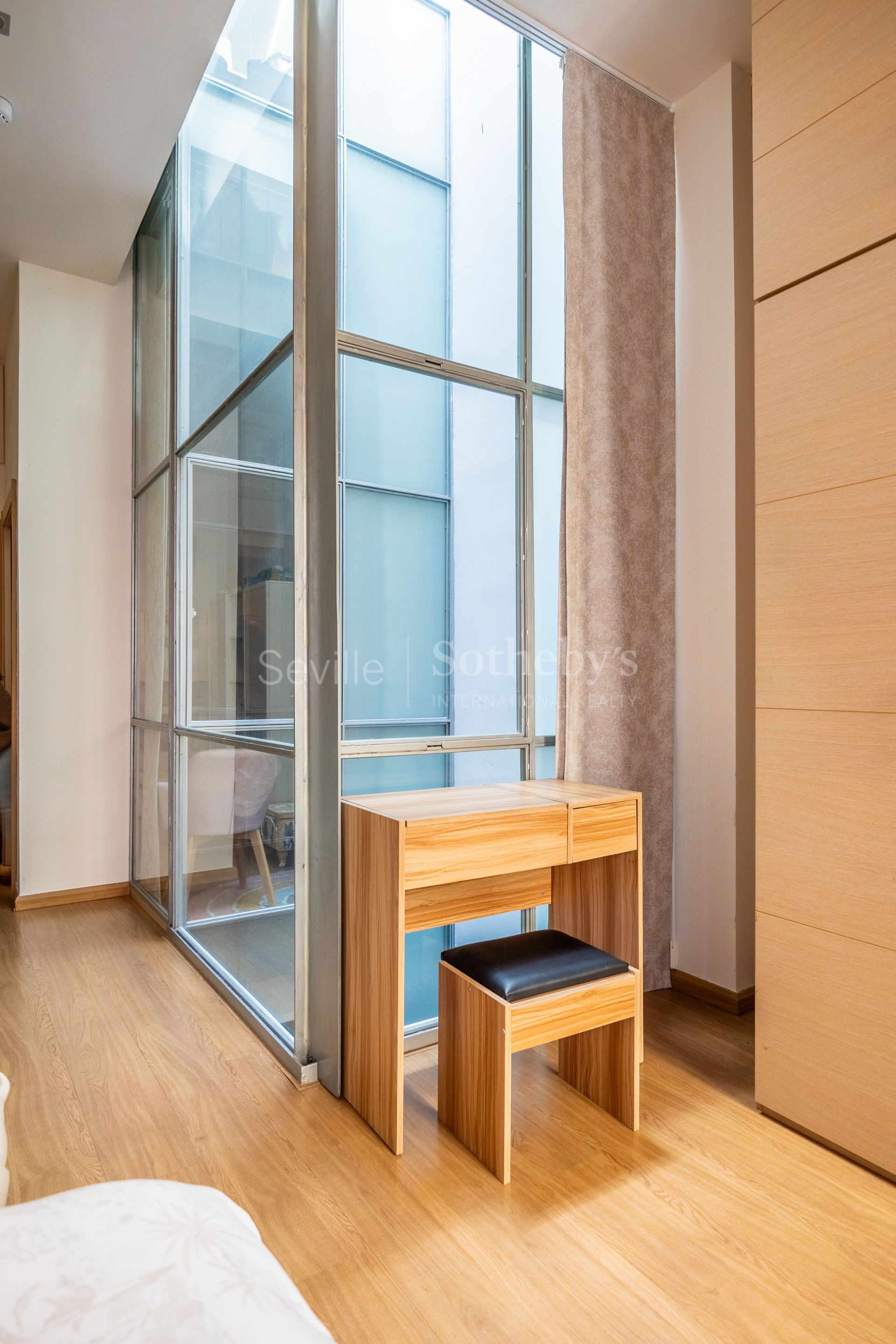 Licensed Tourist Home in the Historic Museum District with Roof Terrace