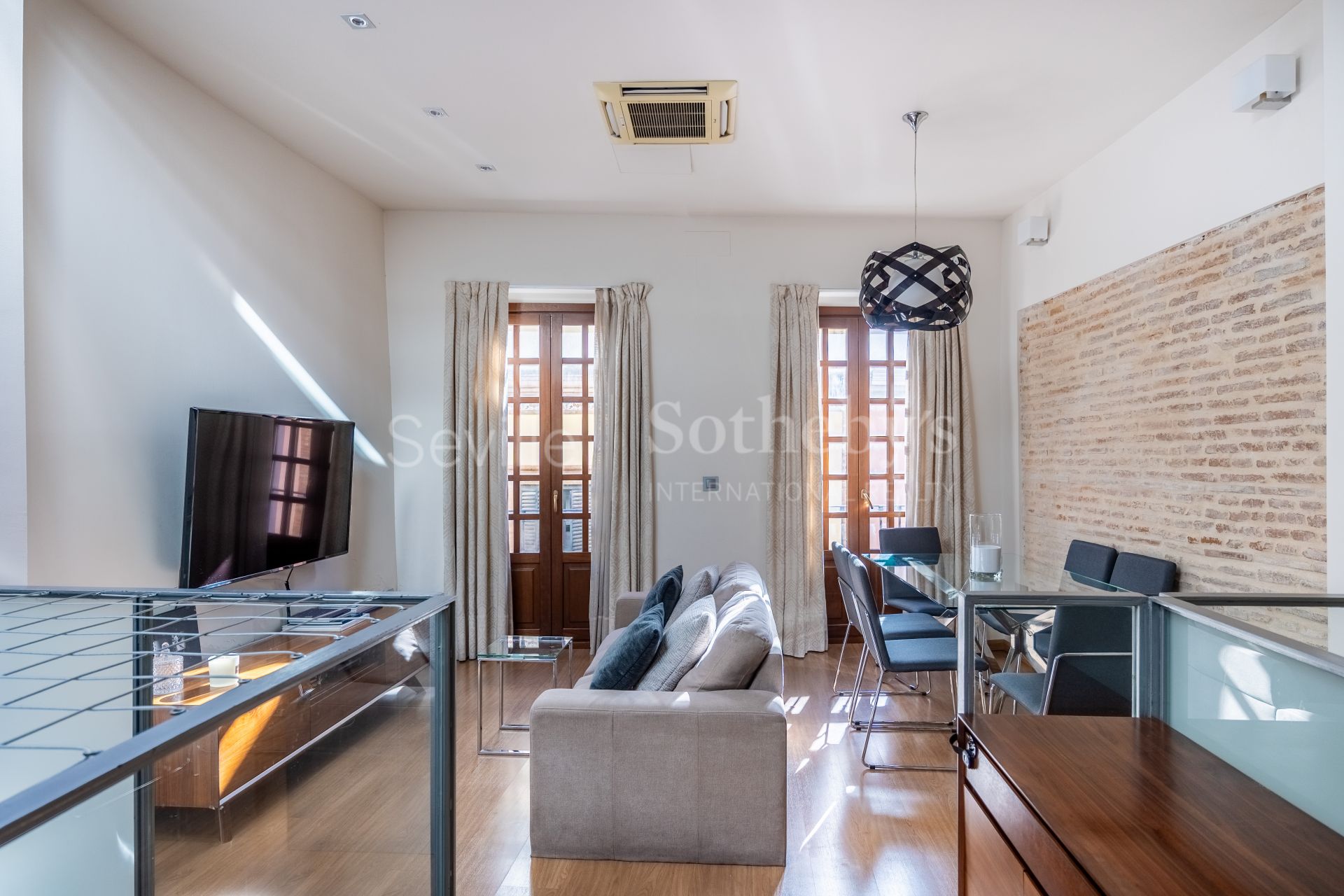 Licensed Tourist Home in the Historic Museum District with Roof Terrace