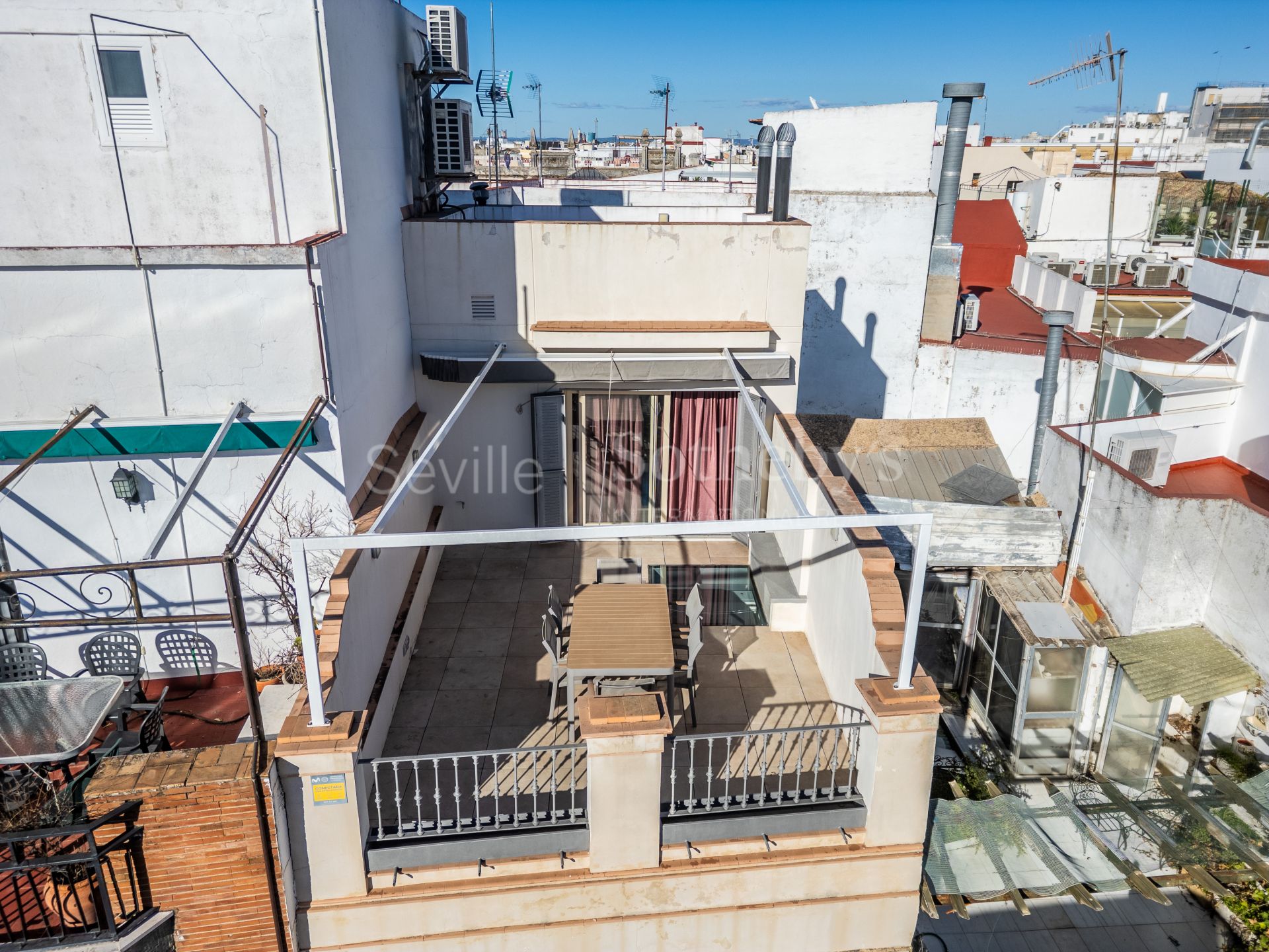 Licensed Tourist Home in the Historic Museum District with Roof Terrace