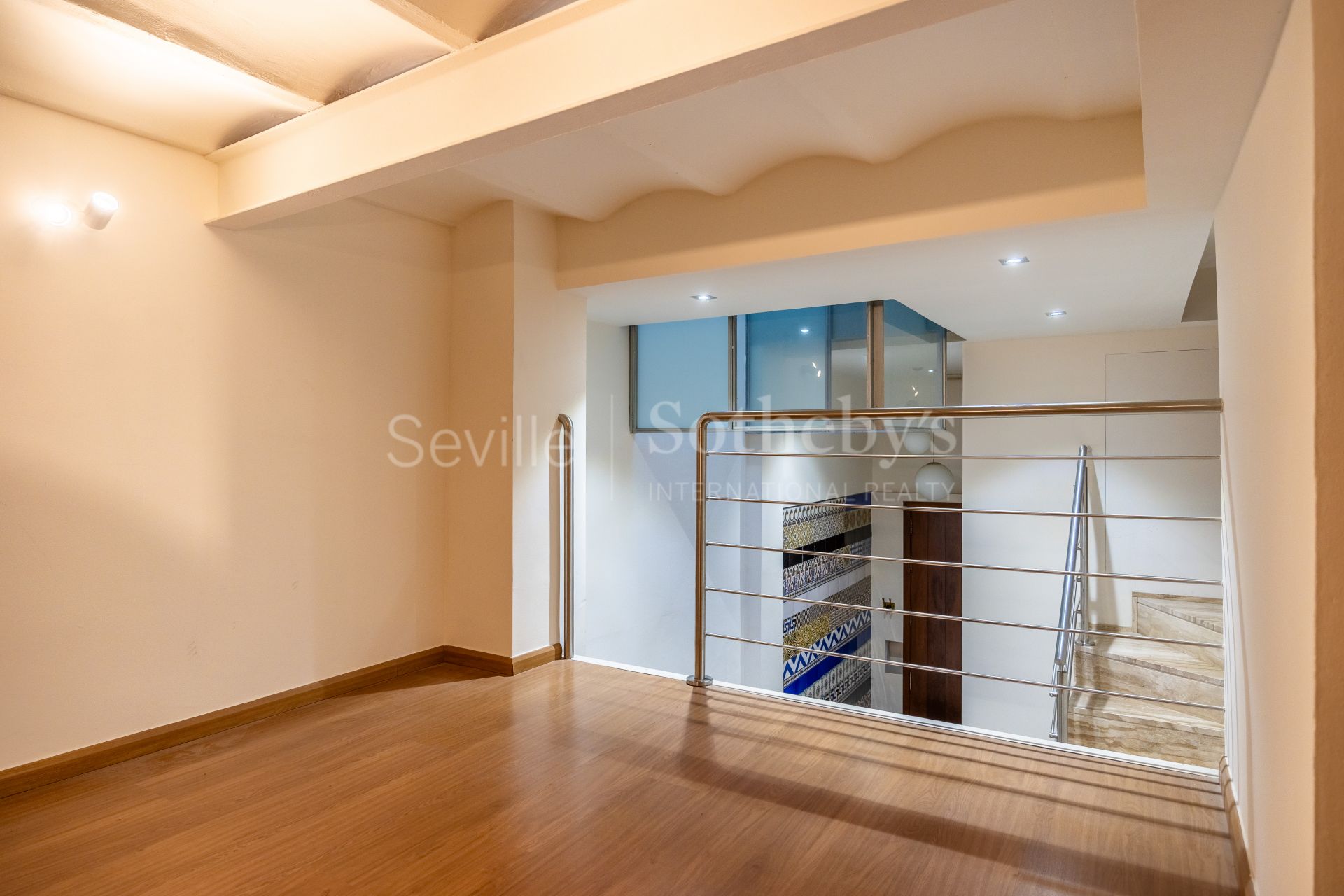 Licensed Tourist Home in the Historic Museum District with Roof Terrace