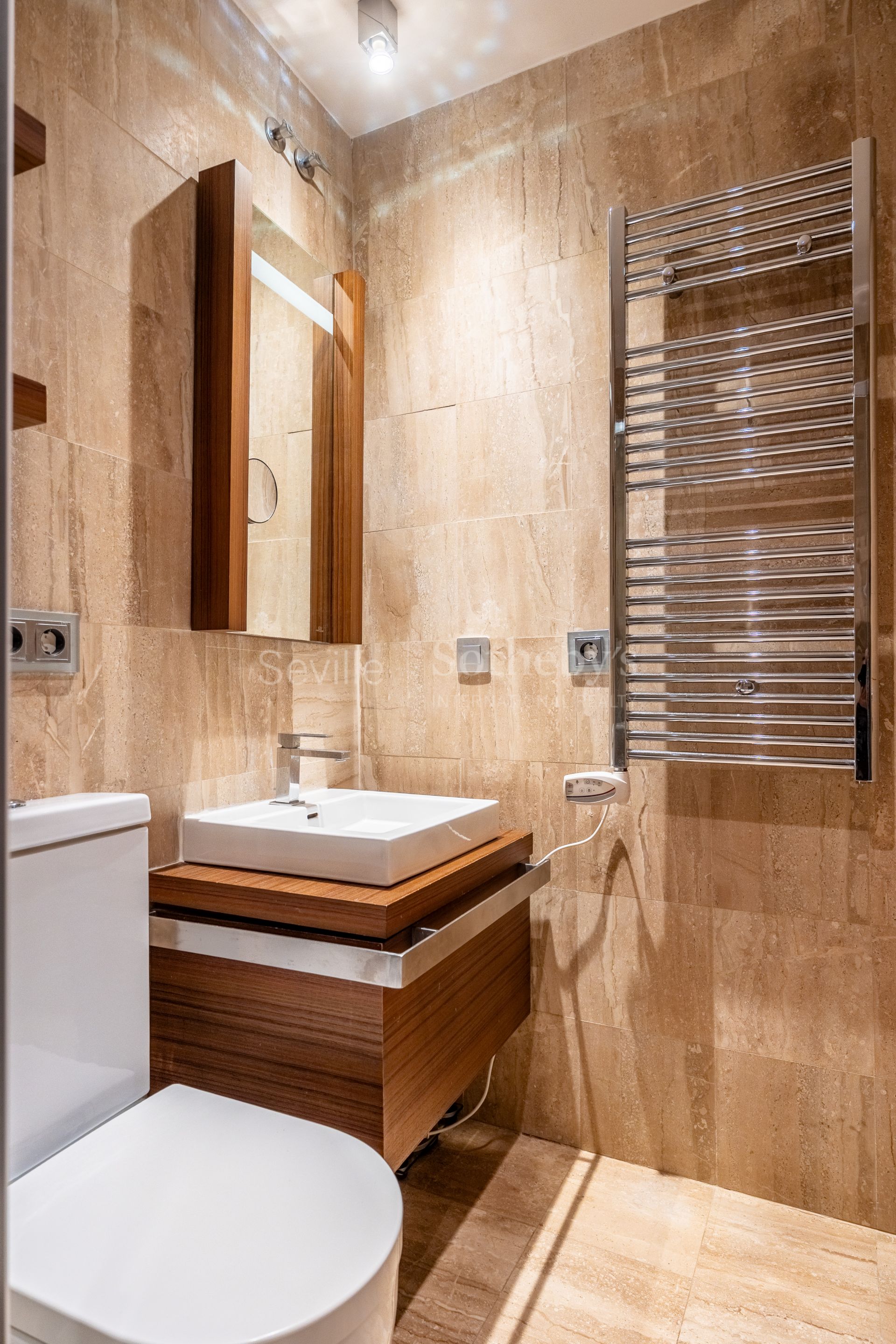 Licensed Tourist Home in the Historic Museum District with Roof Terrace