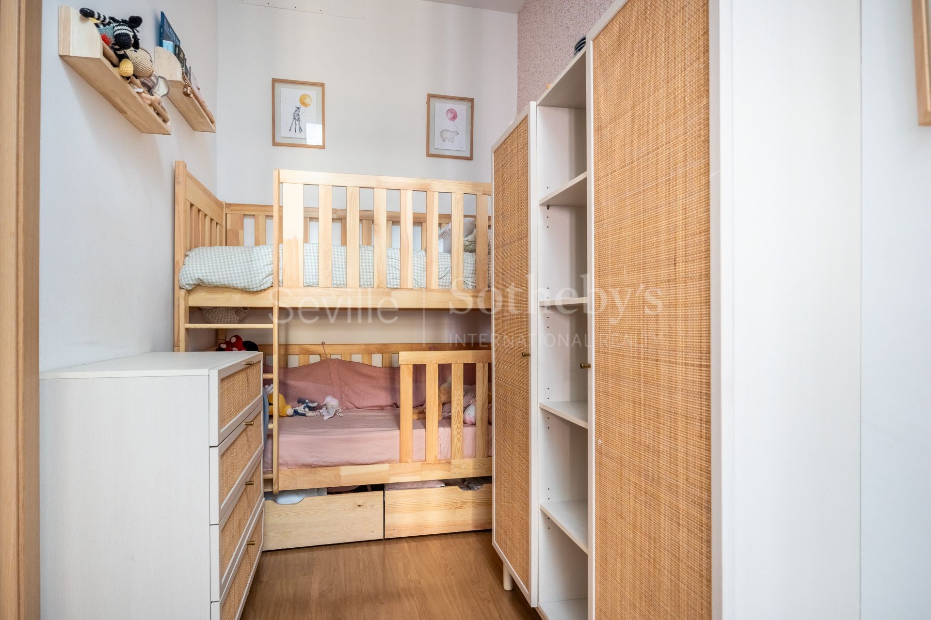 Licensed Tourist Home in the Historic Museum District with Roof Terrace