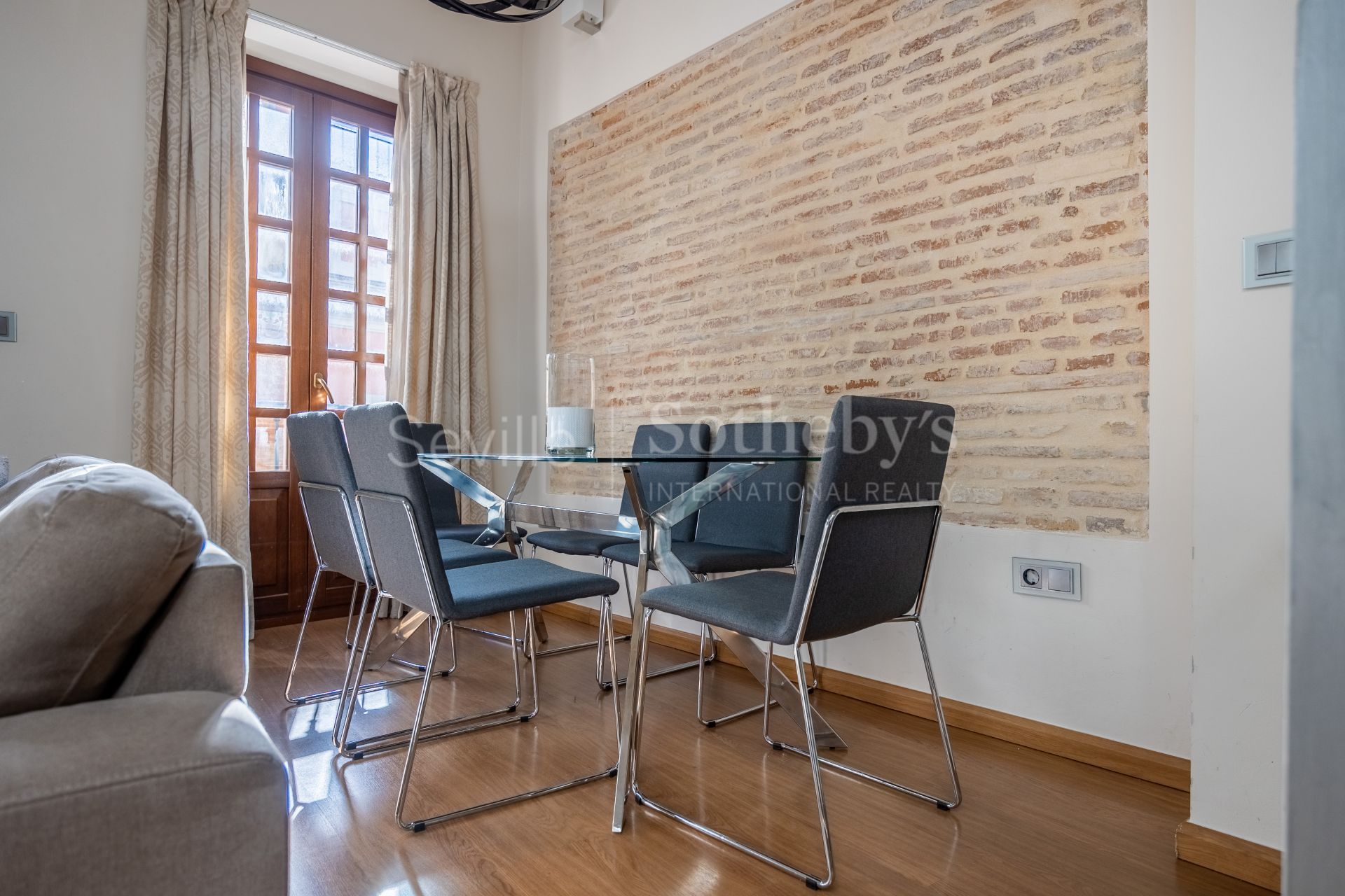 Licensed Tourist Home in the Historic Museum District with Roof Terrace