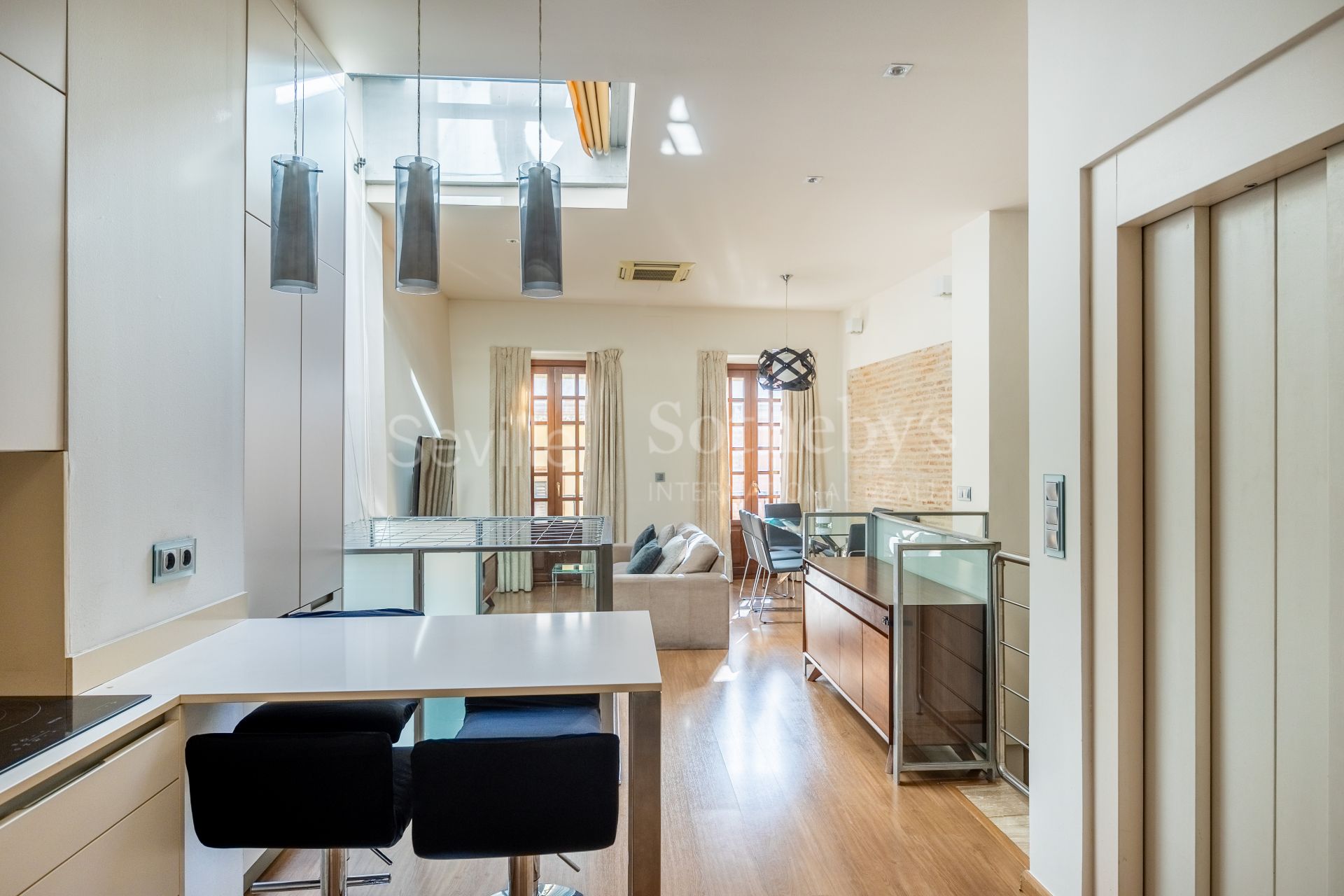 Licensed Tourist Home in the Historic Museum District with Roof Terrace