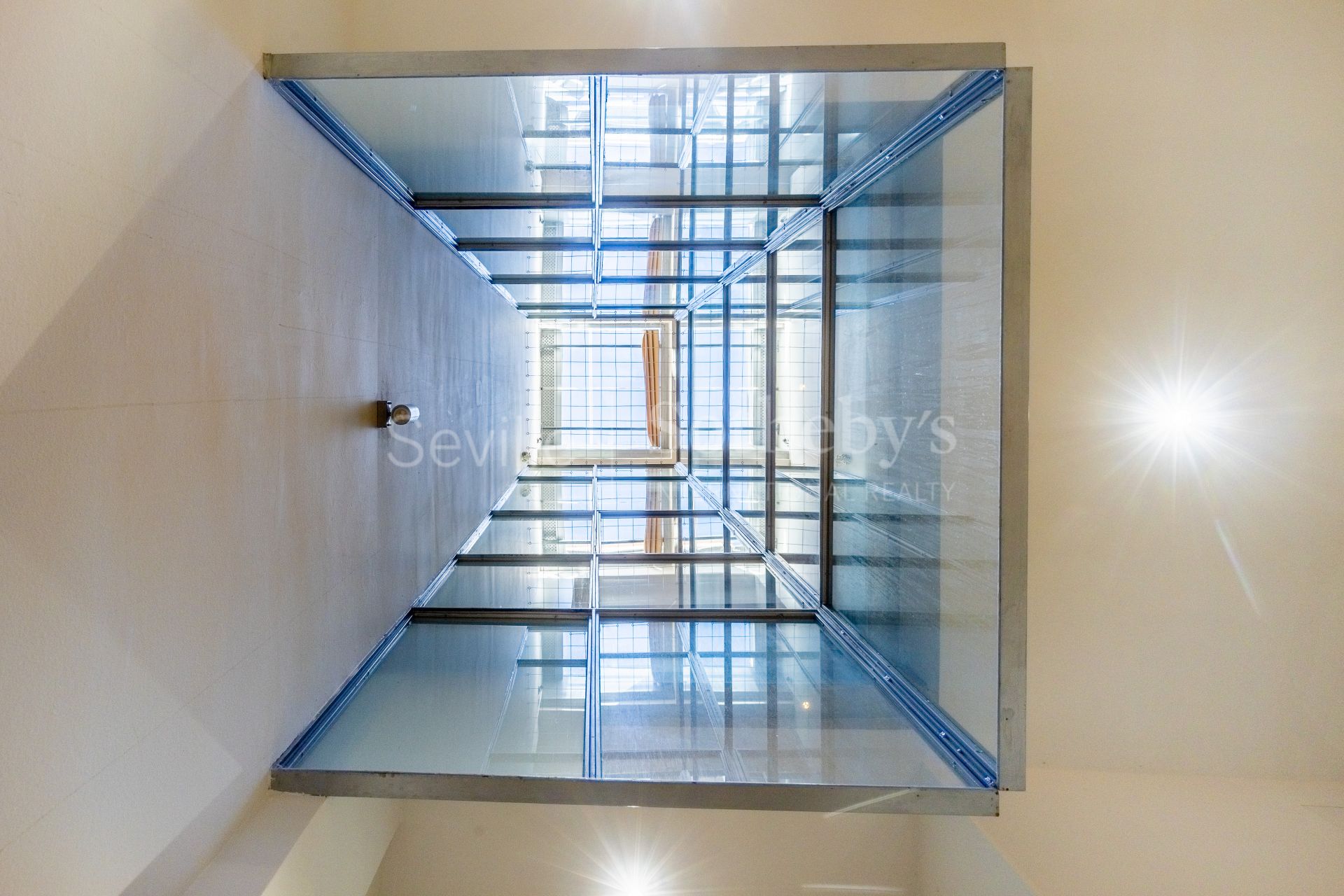 Licensed Tourist Home in the Historic Museum District with Roof Terrace