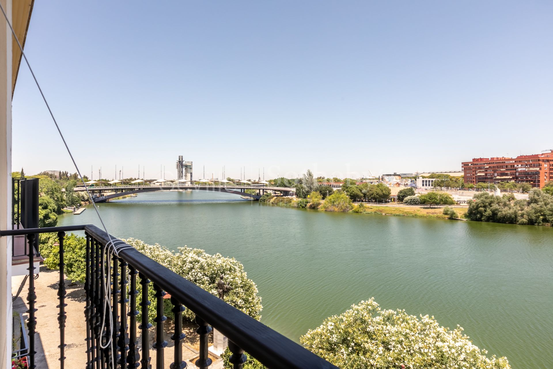House in Triana with river views